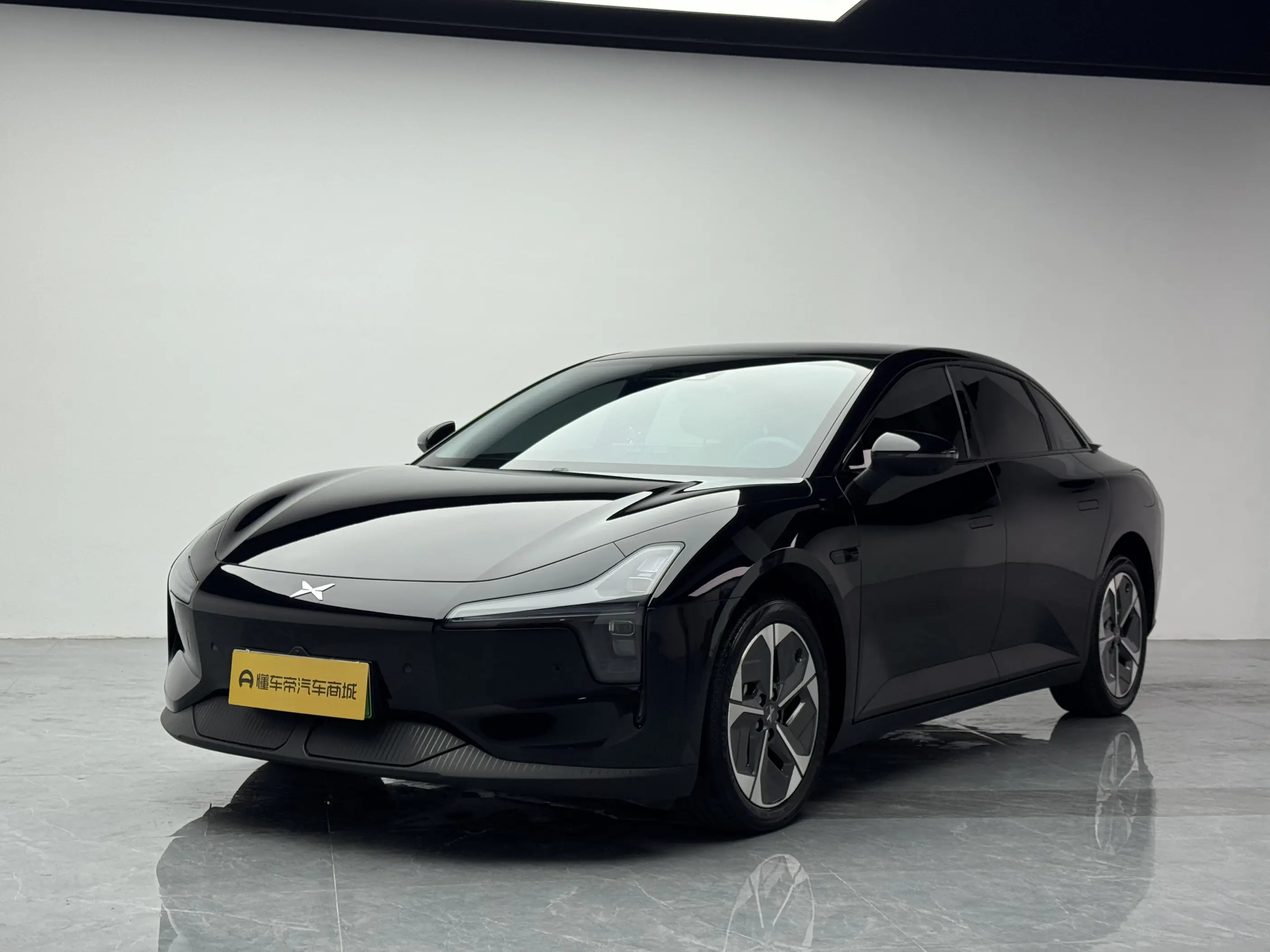 Xpeng Xiaopeng MONA M03  из Китая