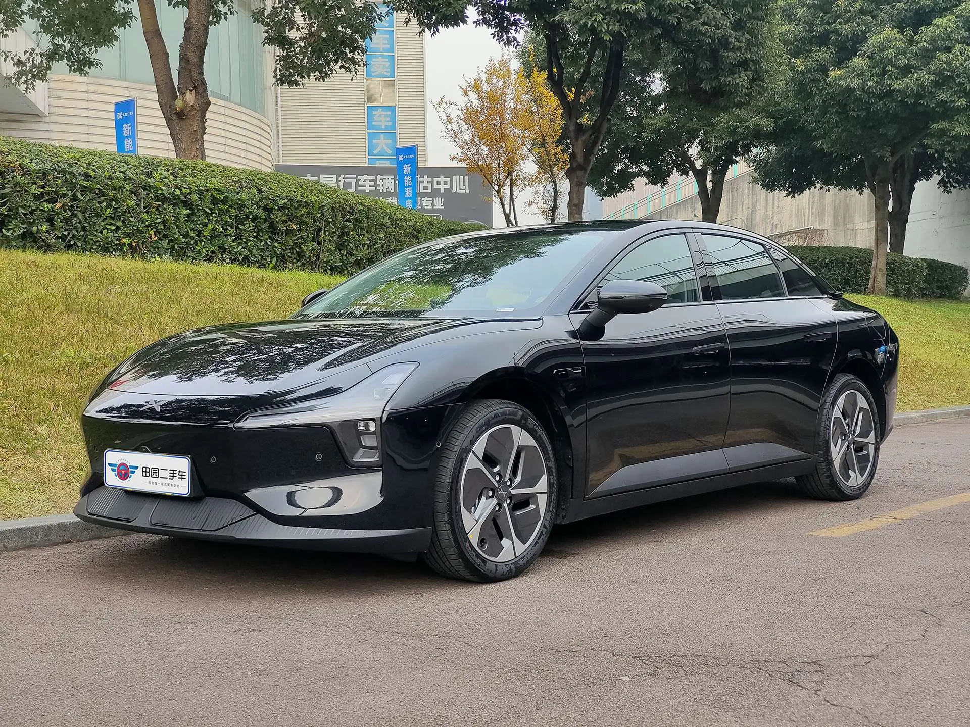 Xpeng Xiaopeng MONA M03  из Китая