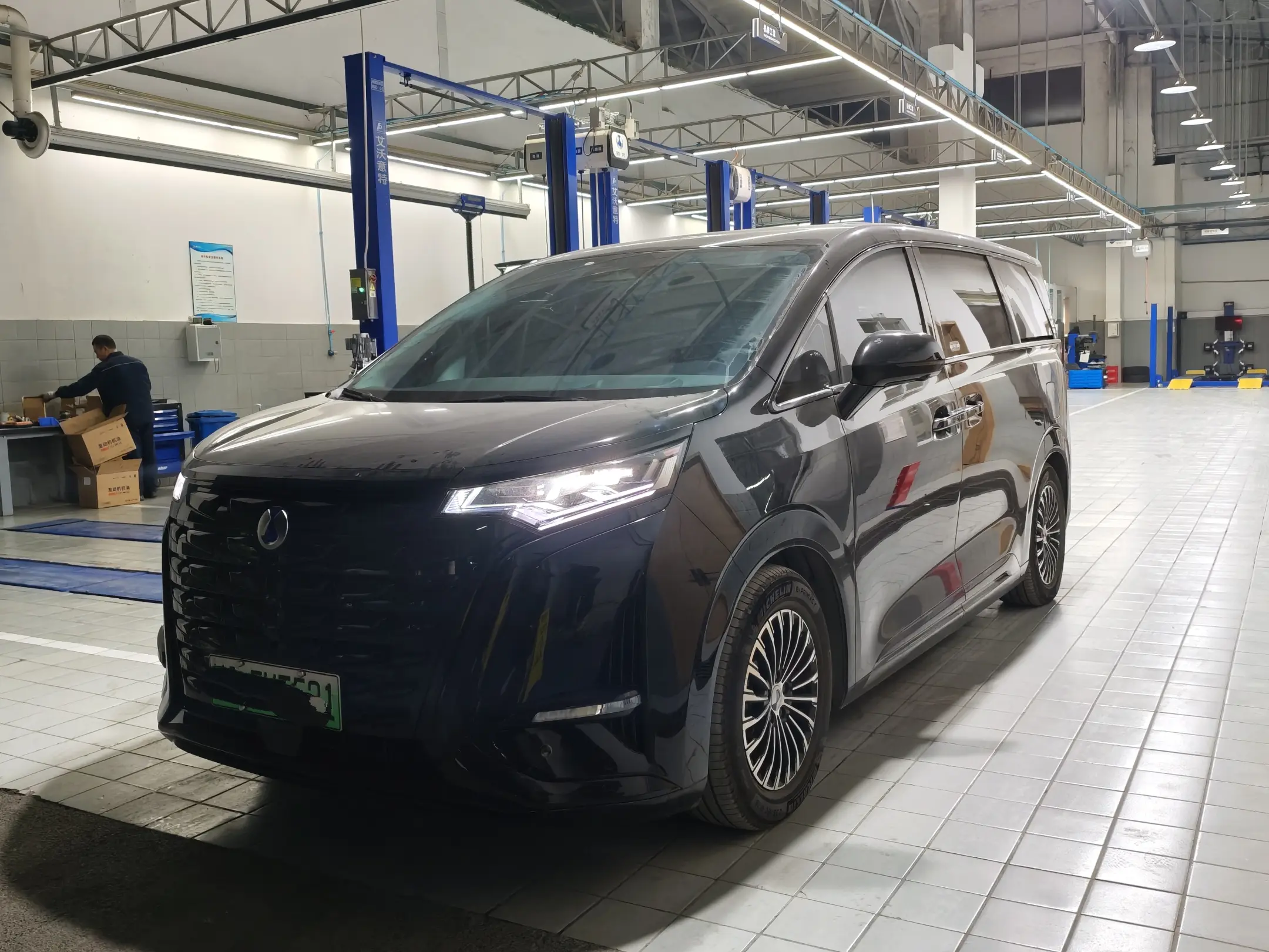 Denza D9 DM  из Китая