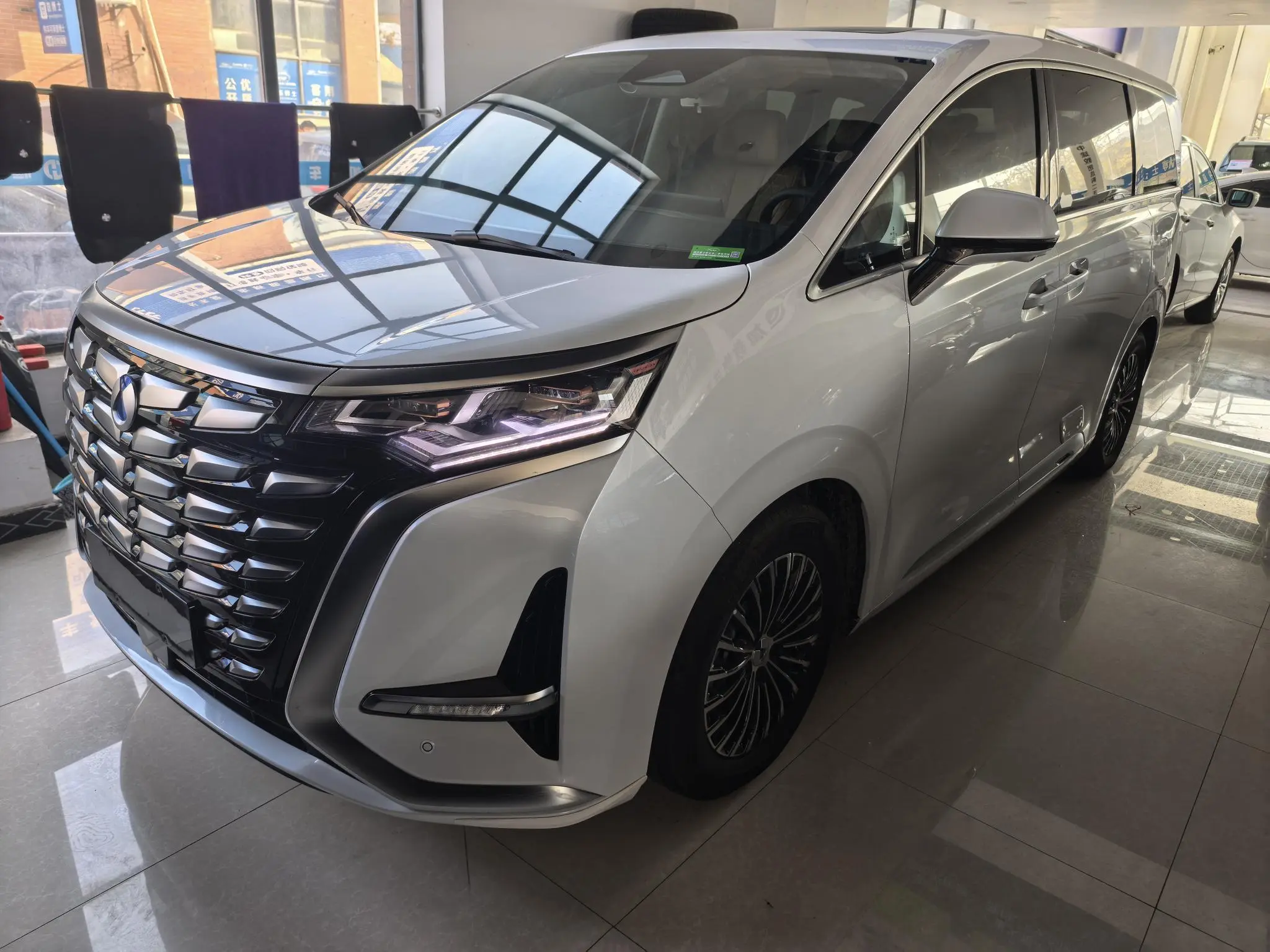 Denza D9 DM  из Китая