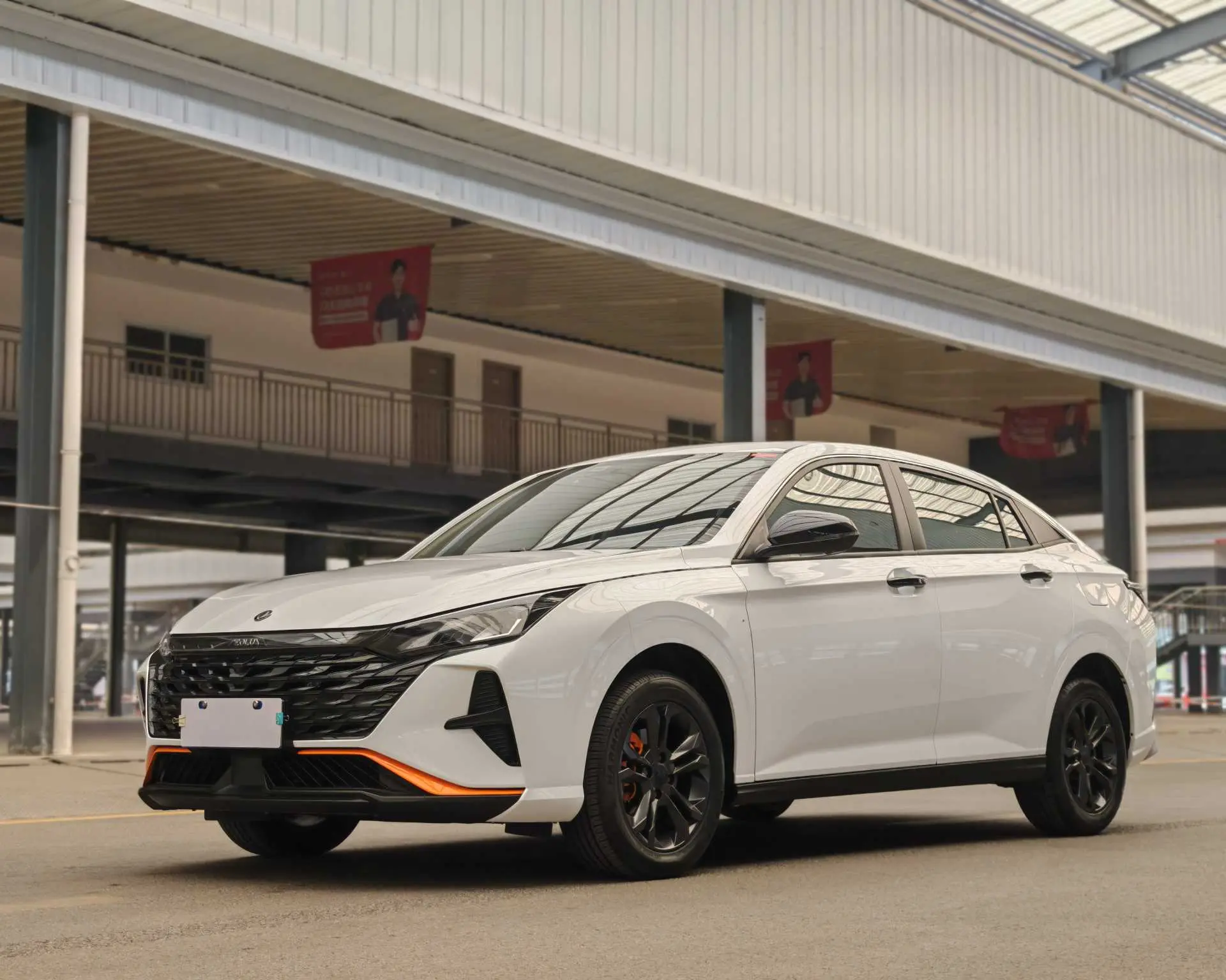 Dongfeng Yixuan  из Китая