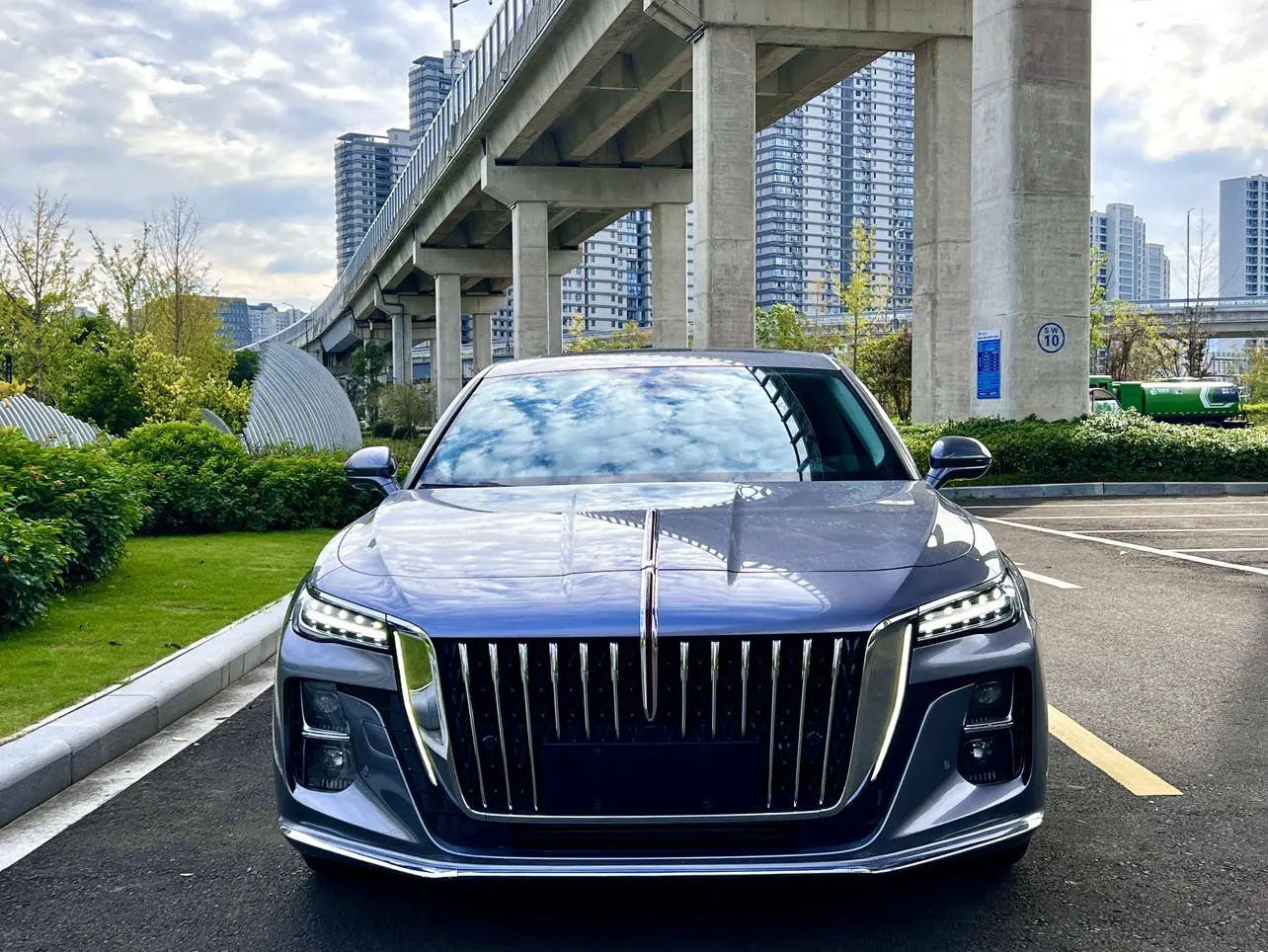 Hongqi H5  из Китая