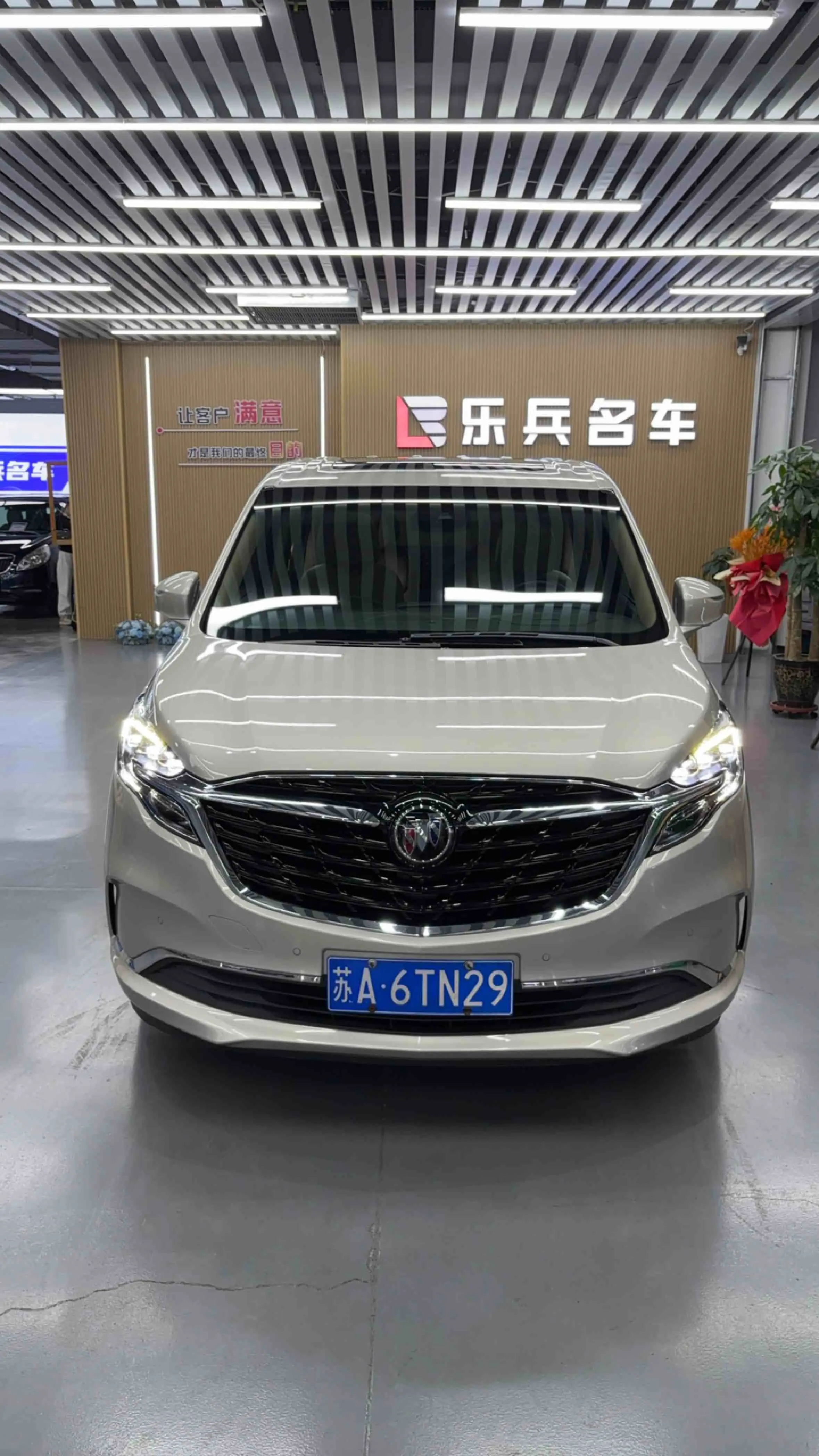 Buick GL8  из Китая