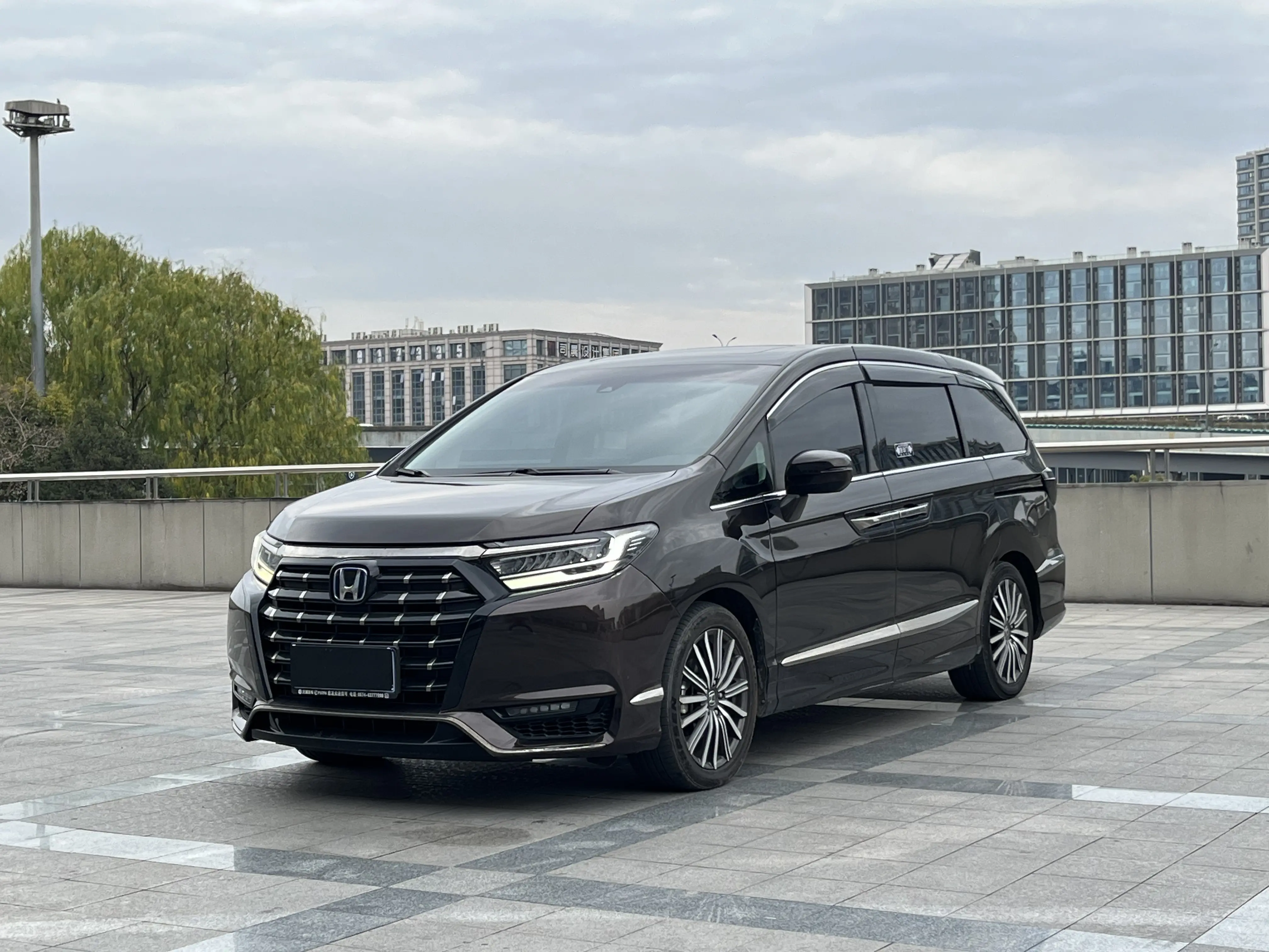 Honda Elysion (Alison)  из Китая