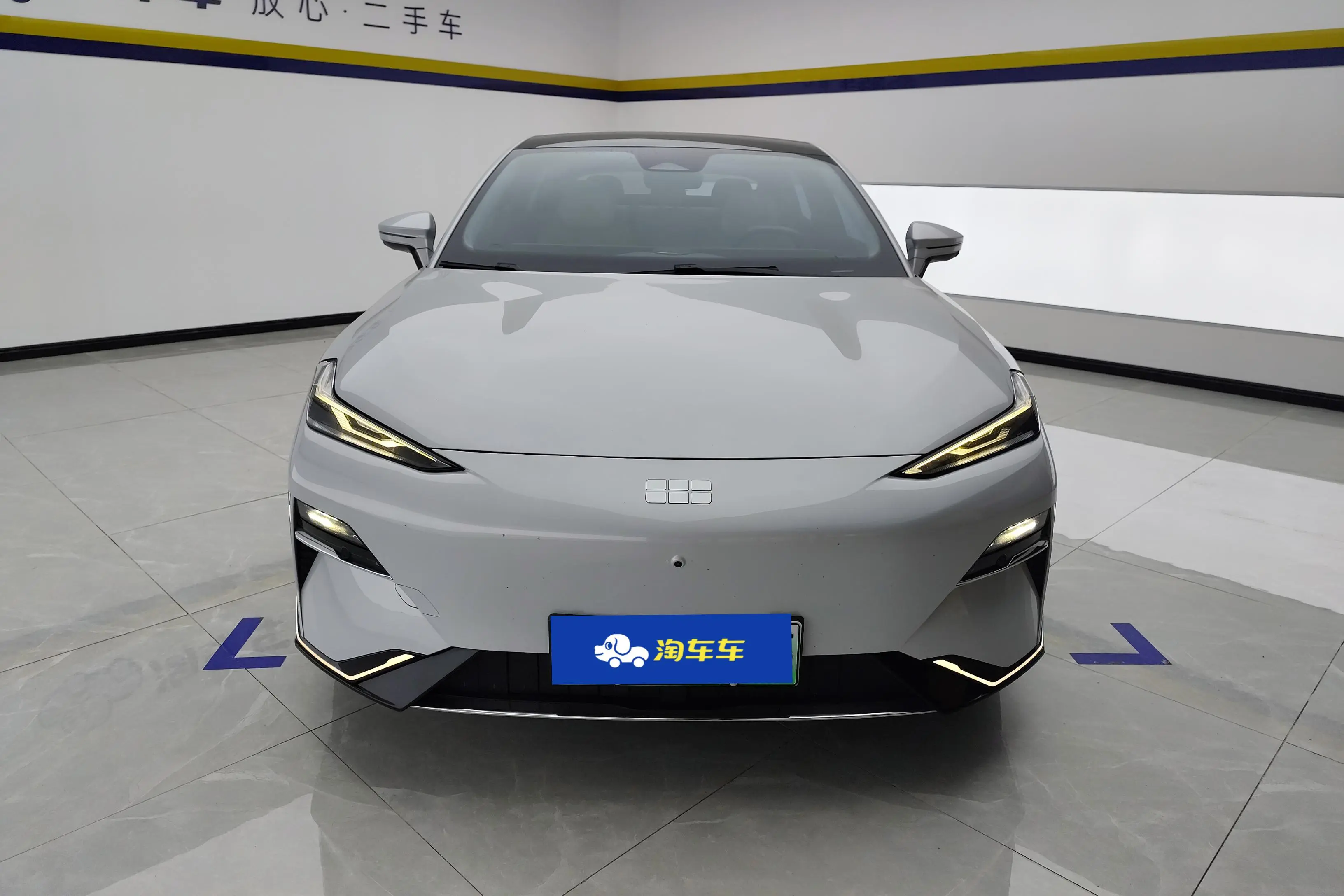 Geely Galaxy E8  из Китая