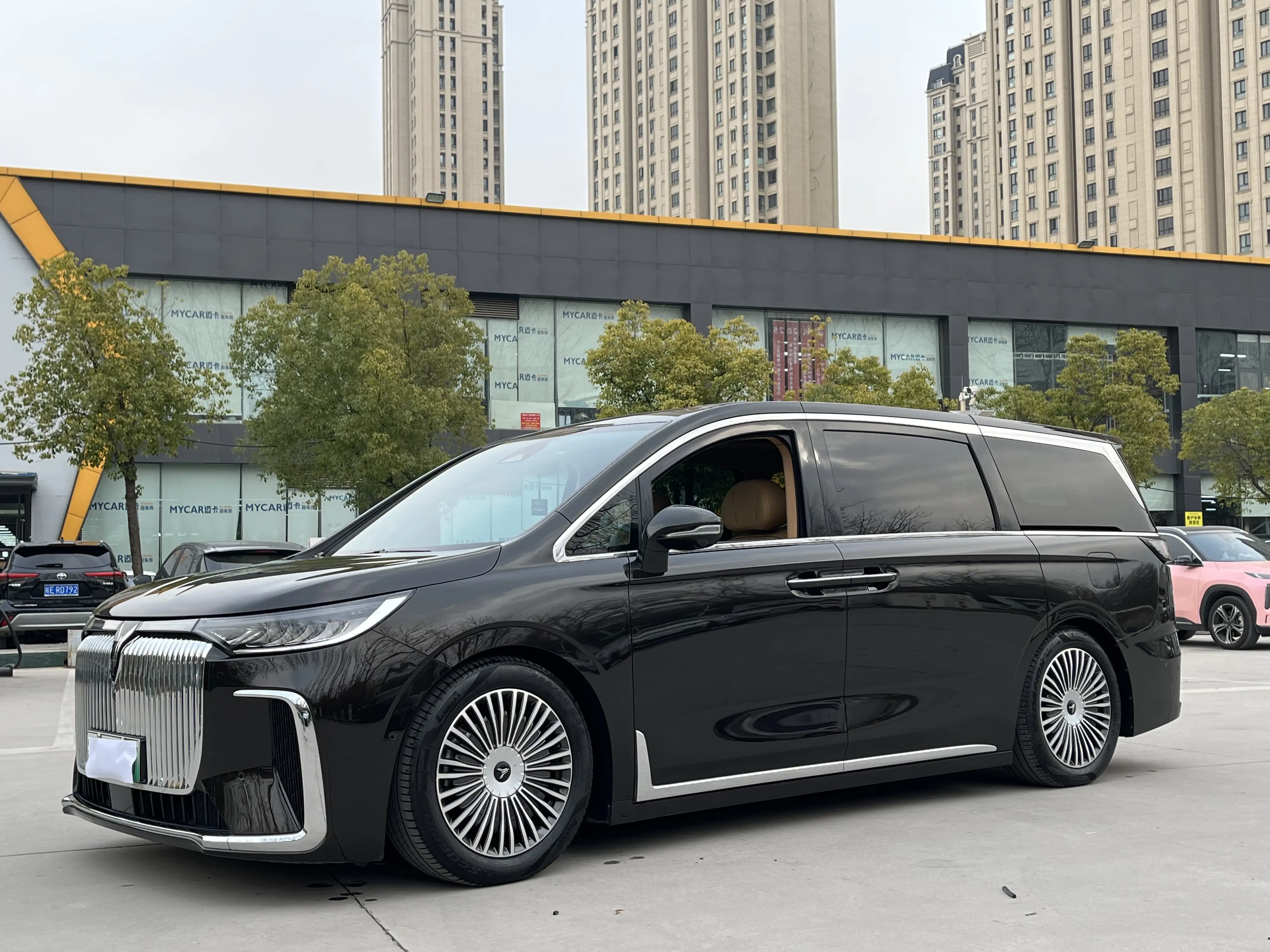 Voyah Lantu Dreamer PHEV  из Китая