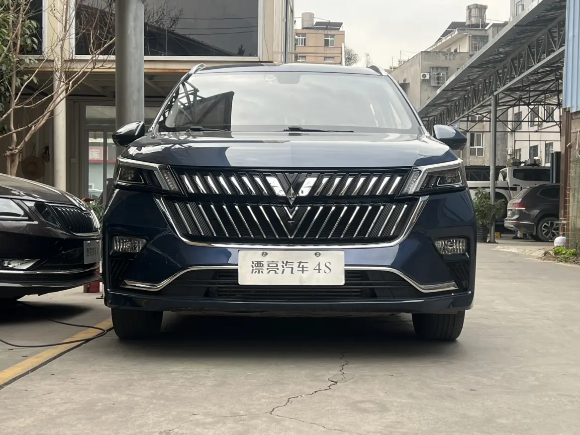 Wuling Jiachen  из Китая