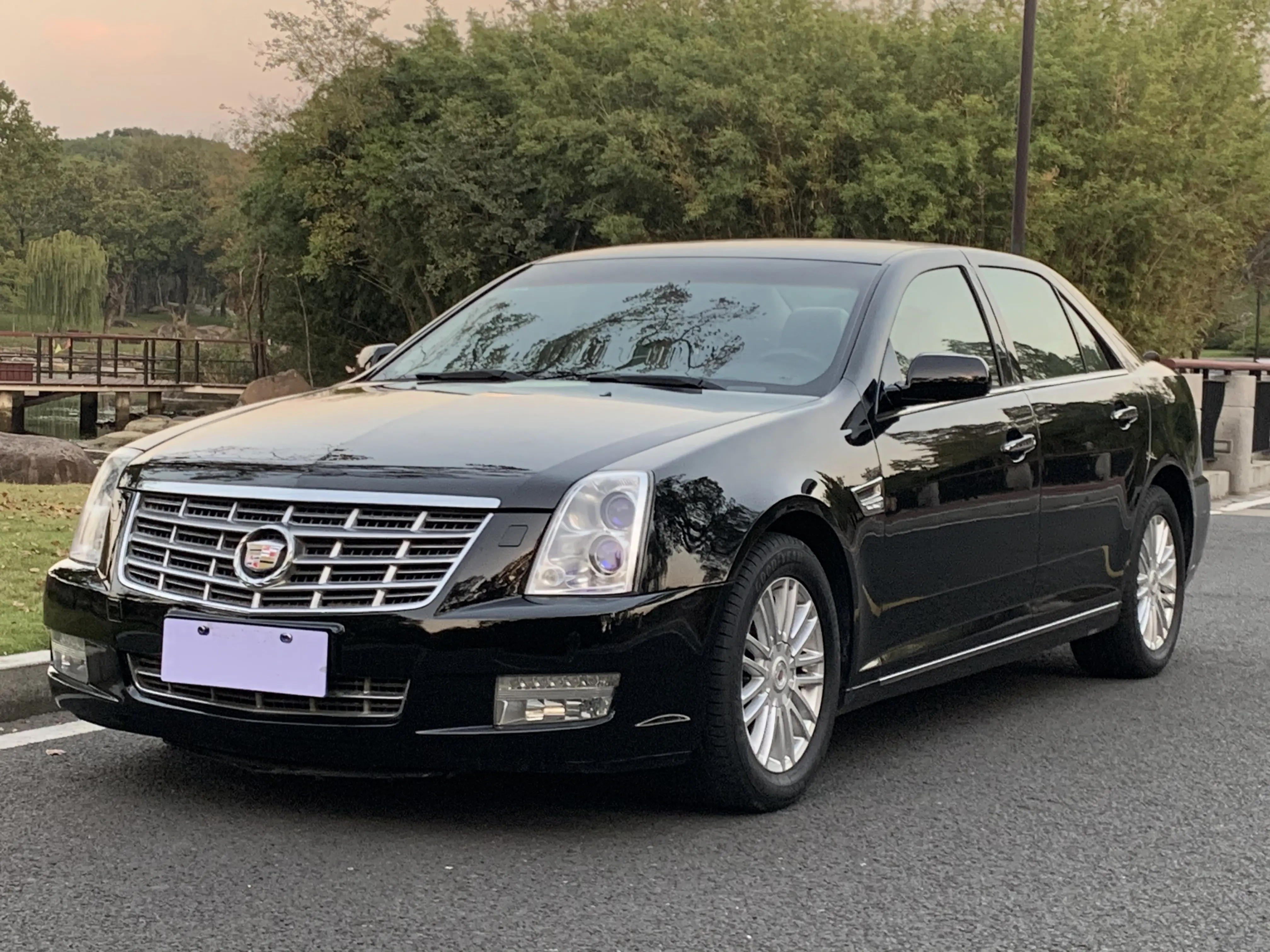 Cadillac SLS Saiwei  из Китая