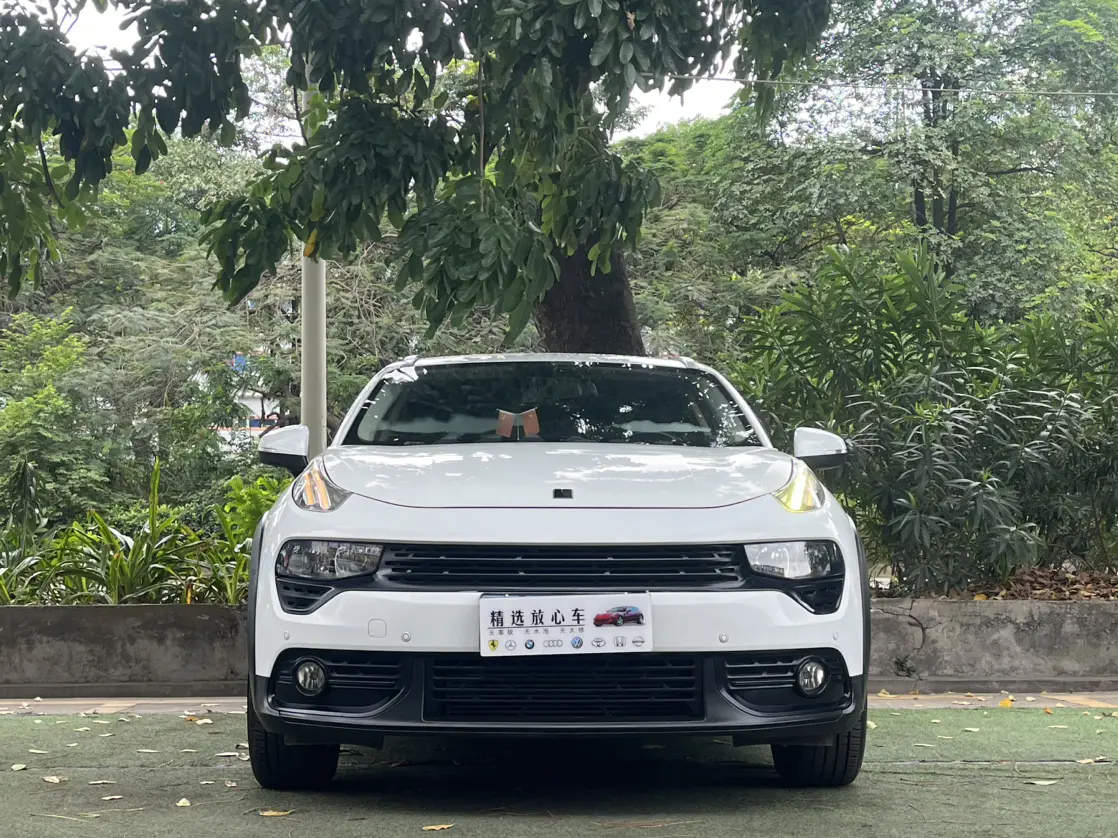 Lynk & Co 02  из Китая