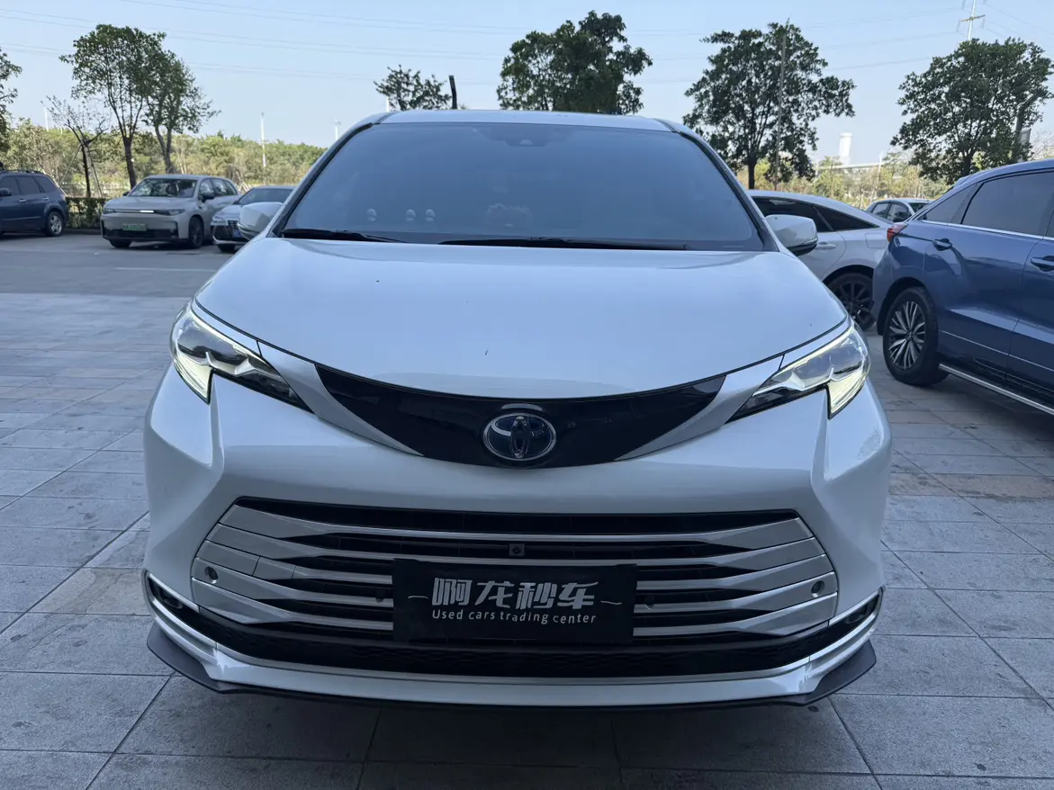 Toyota Sienna  из Китая
