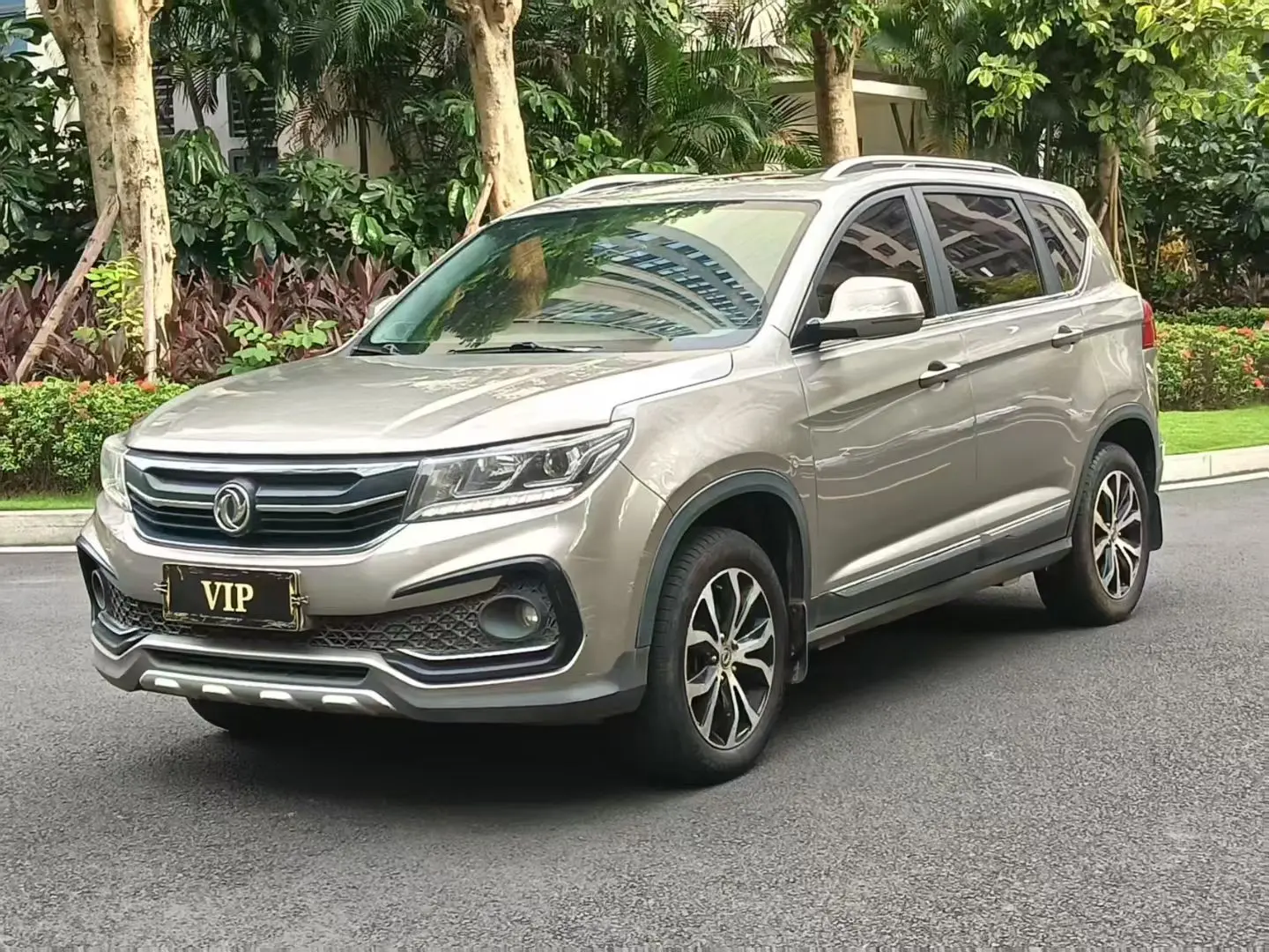 Forthing Jingyi X5  из Китая