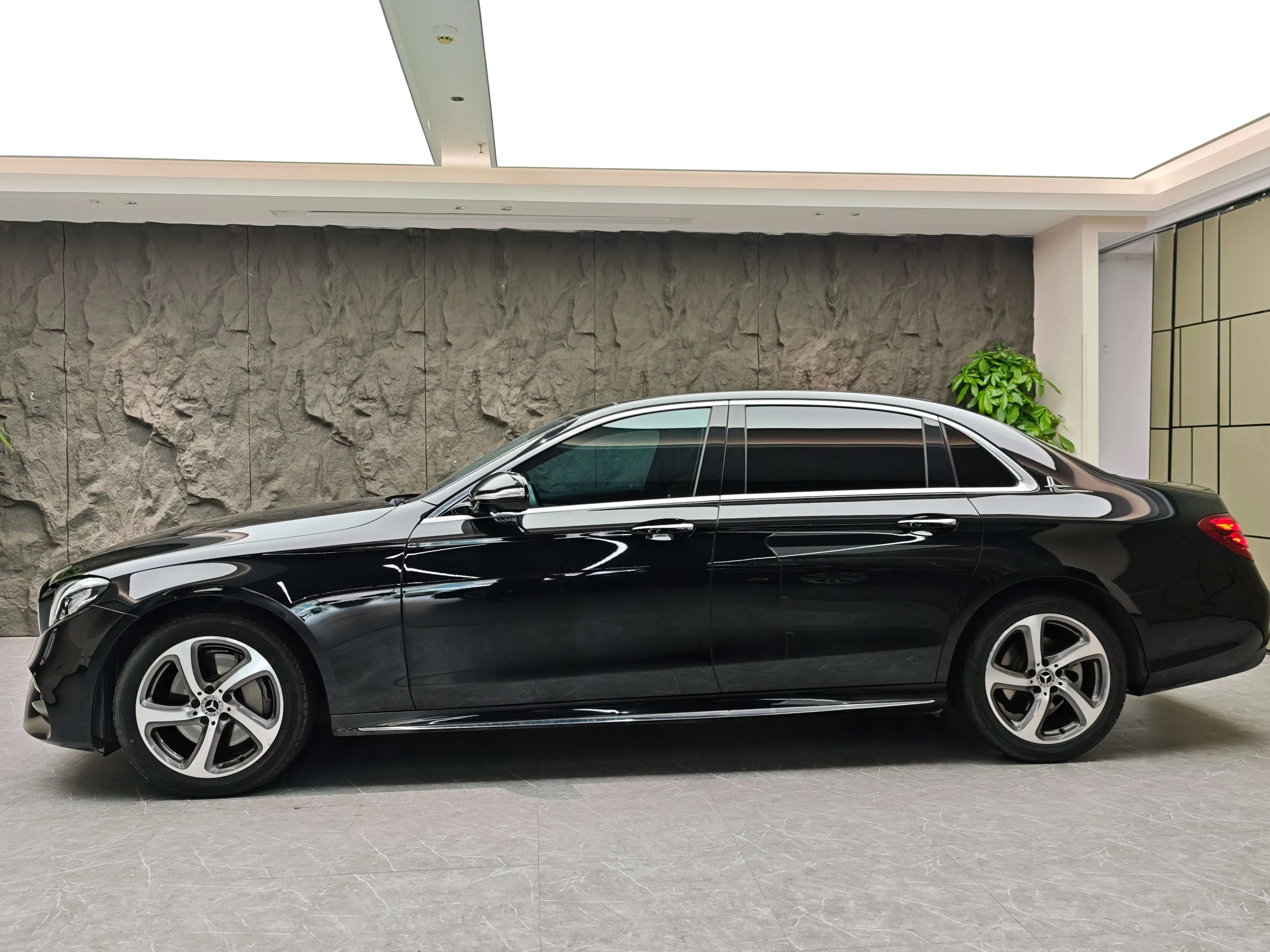 Mercedes-Benz E-Class  из Китая