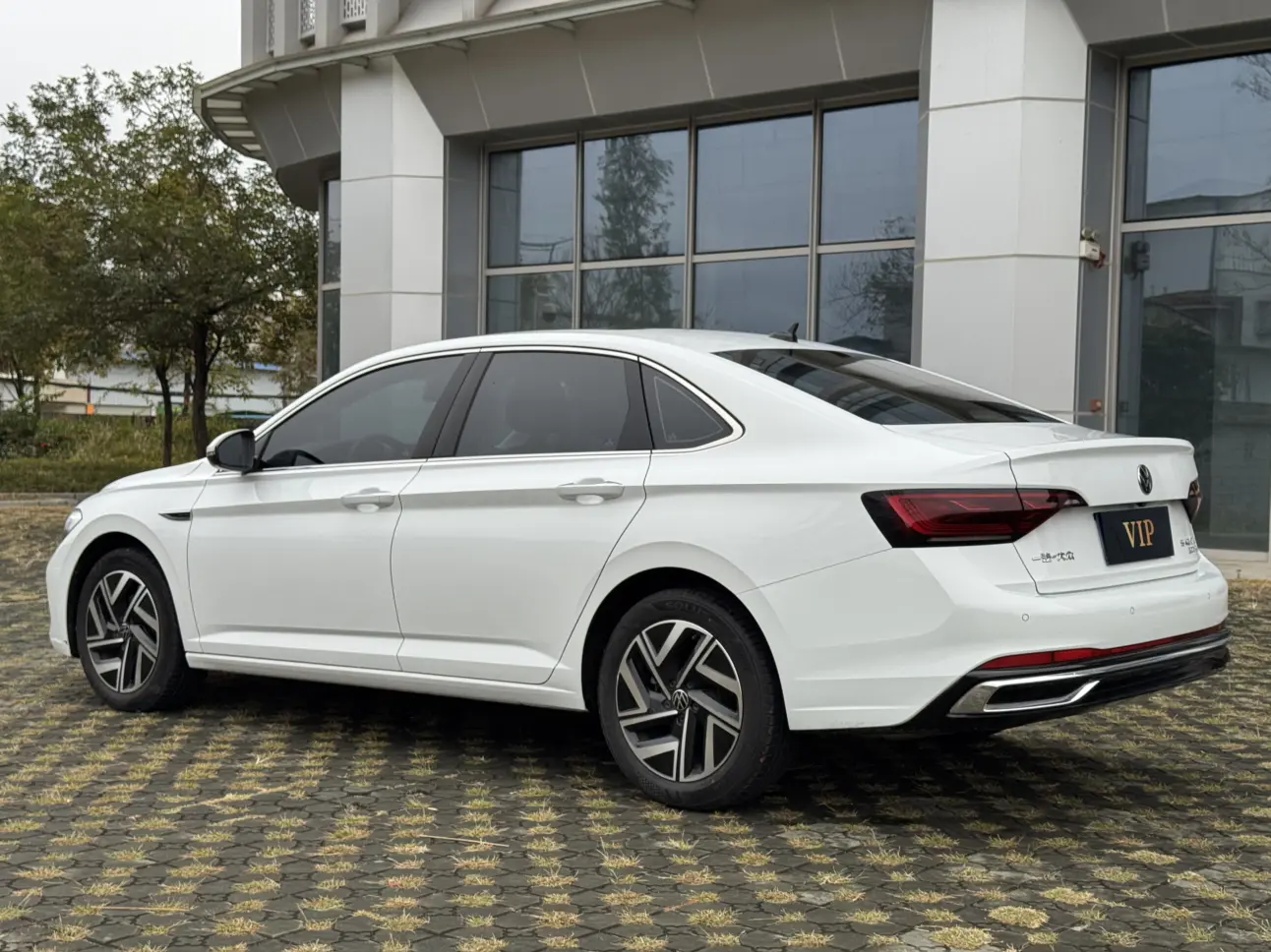 Volkswagen Sagitar  из Китая