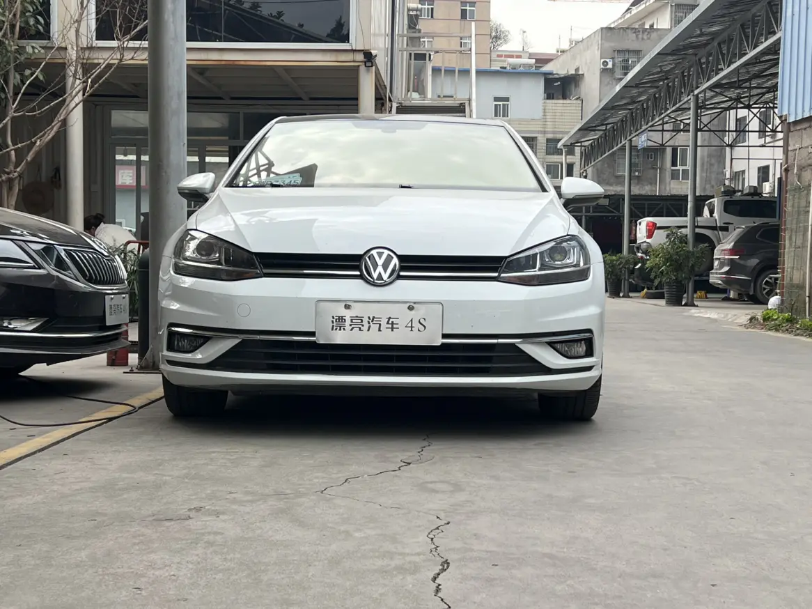 Volkswagen Golf  из Китая