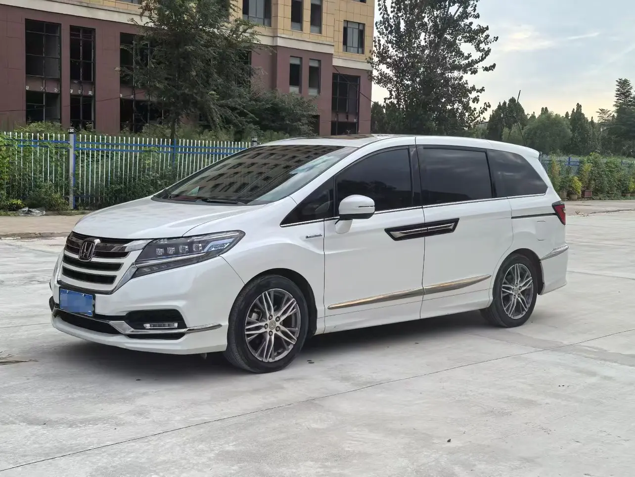 Honda Elysion (Alison)  из Китая