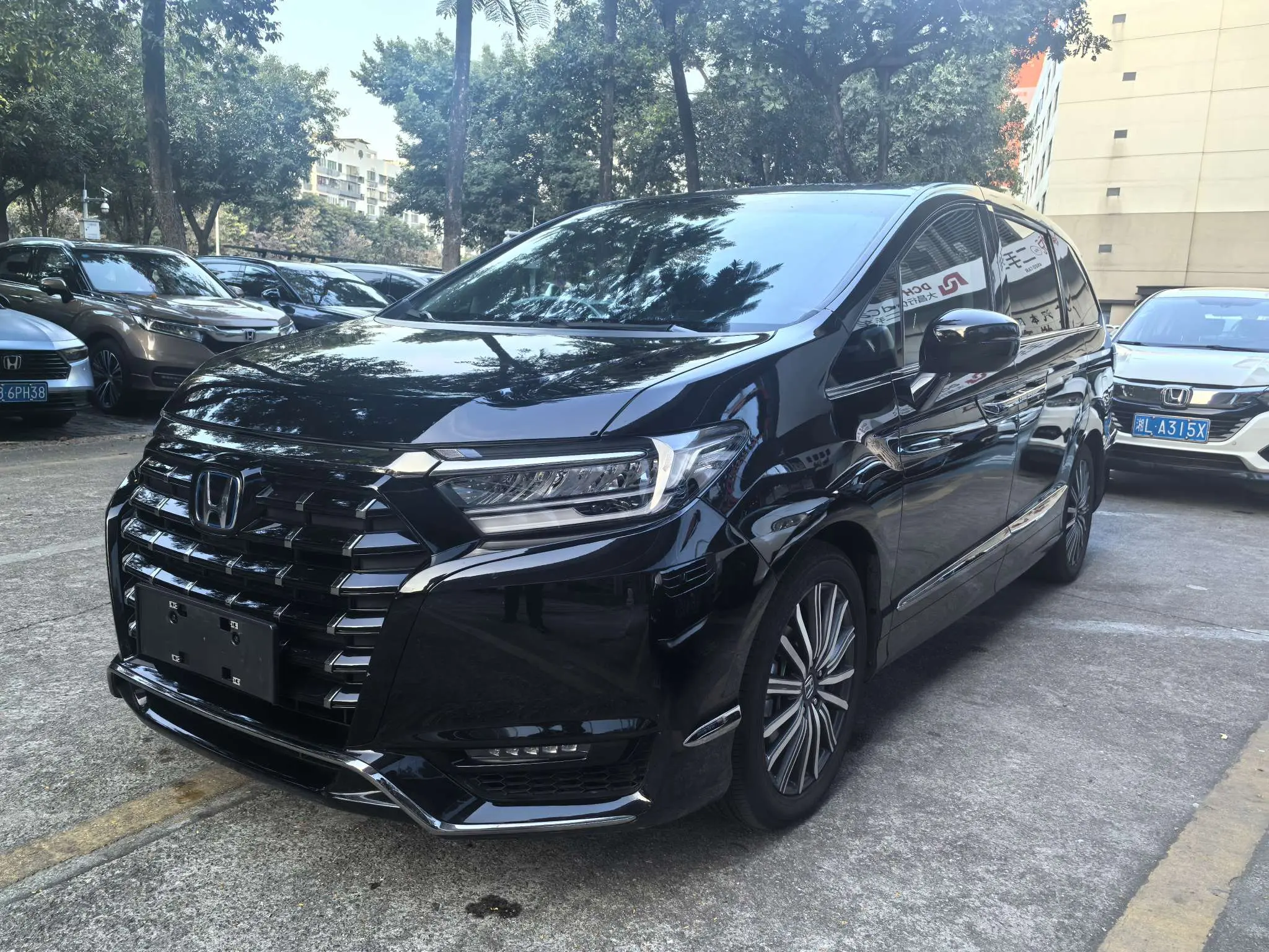 Honda Elysion (Alison)  из Китая