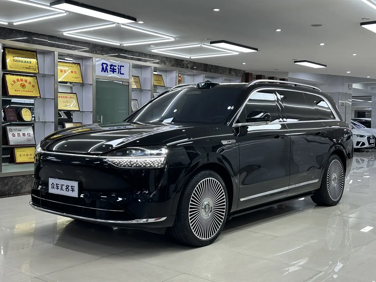 AITO M9 (Wenjie M9)  из Китая