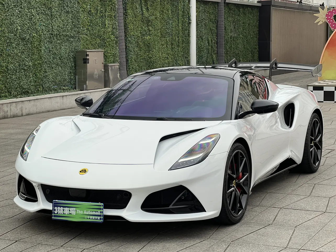 Lotus Emira  из Китая