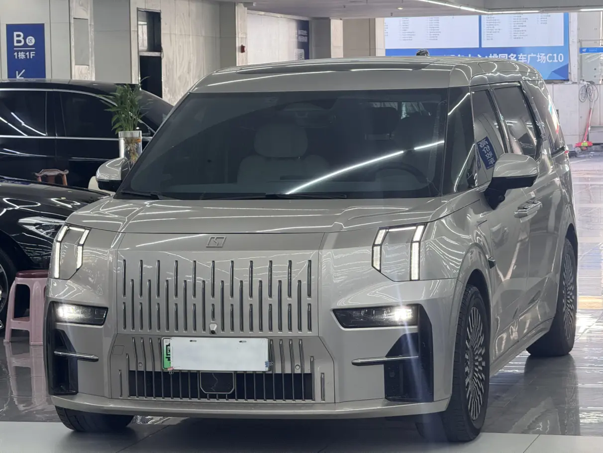 ZEEKR 009  из Китая