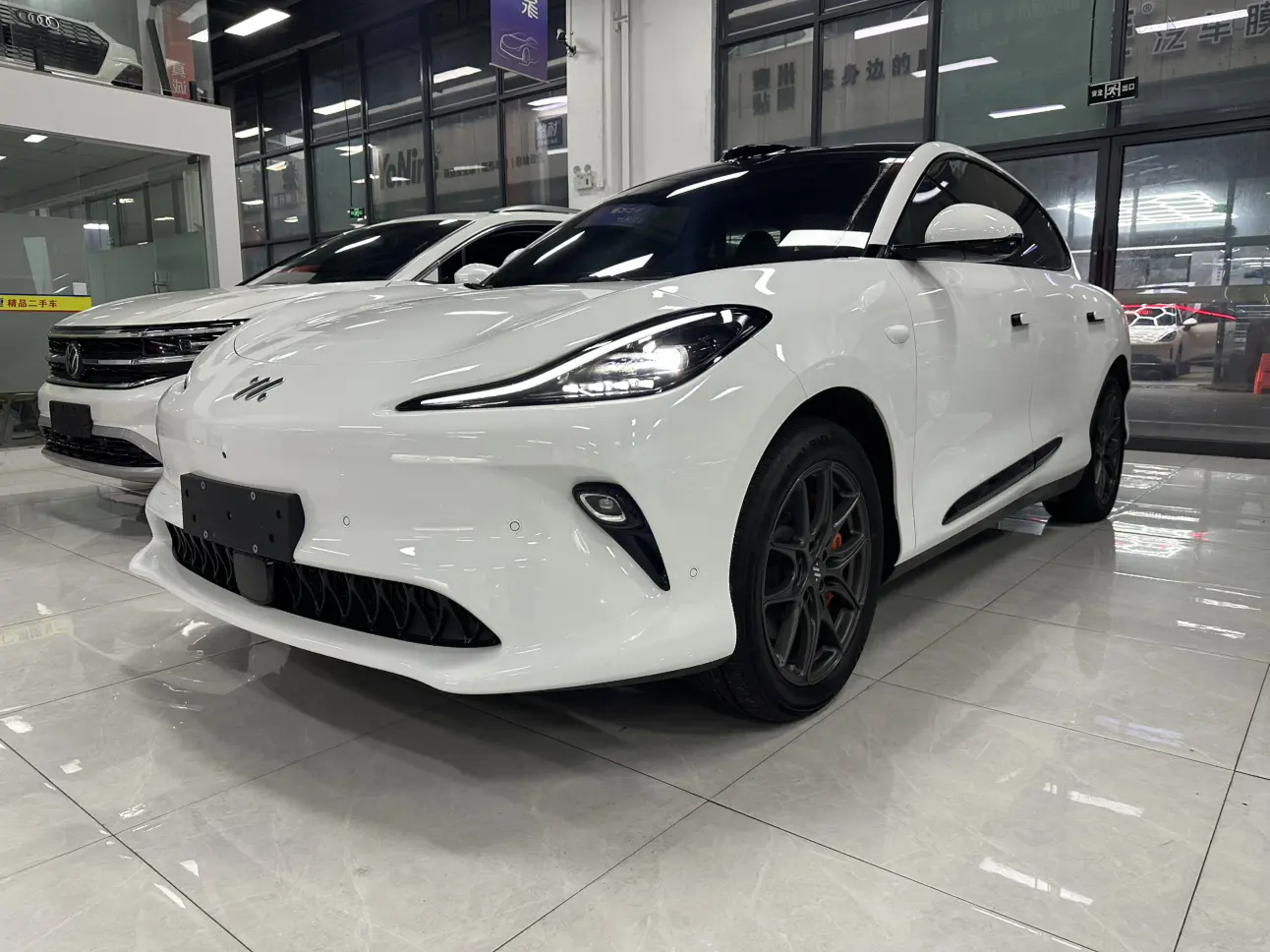 Zhiji LS6  из Китая