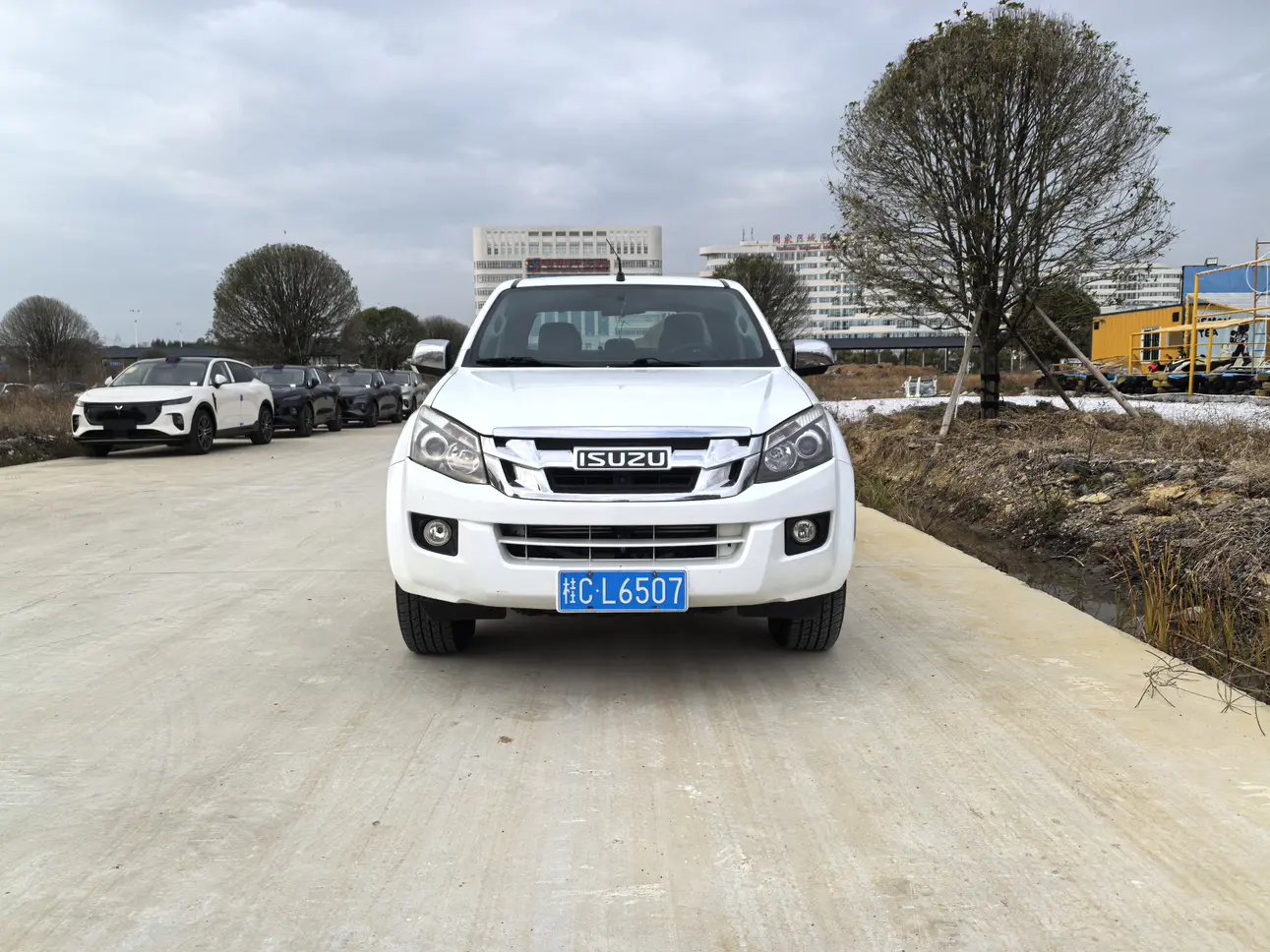 Isuzu D-MAX  из Китая