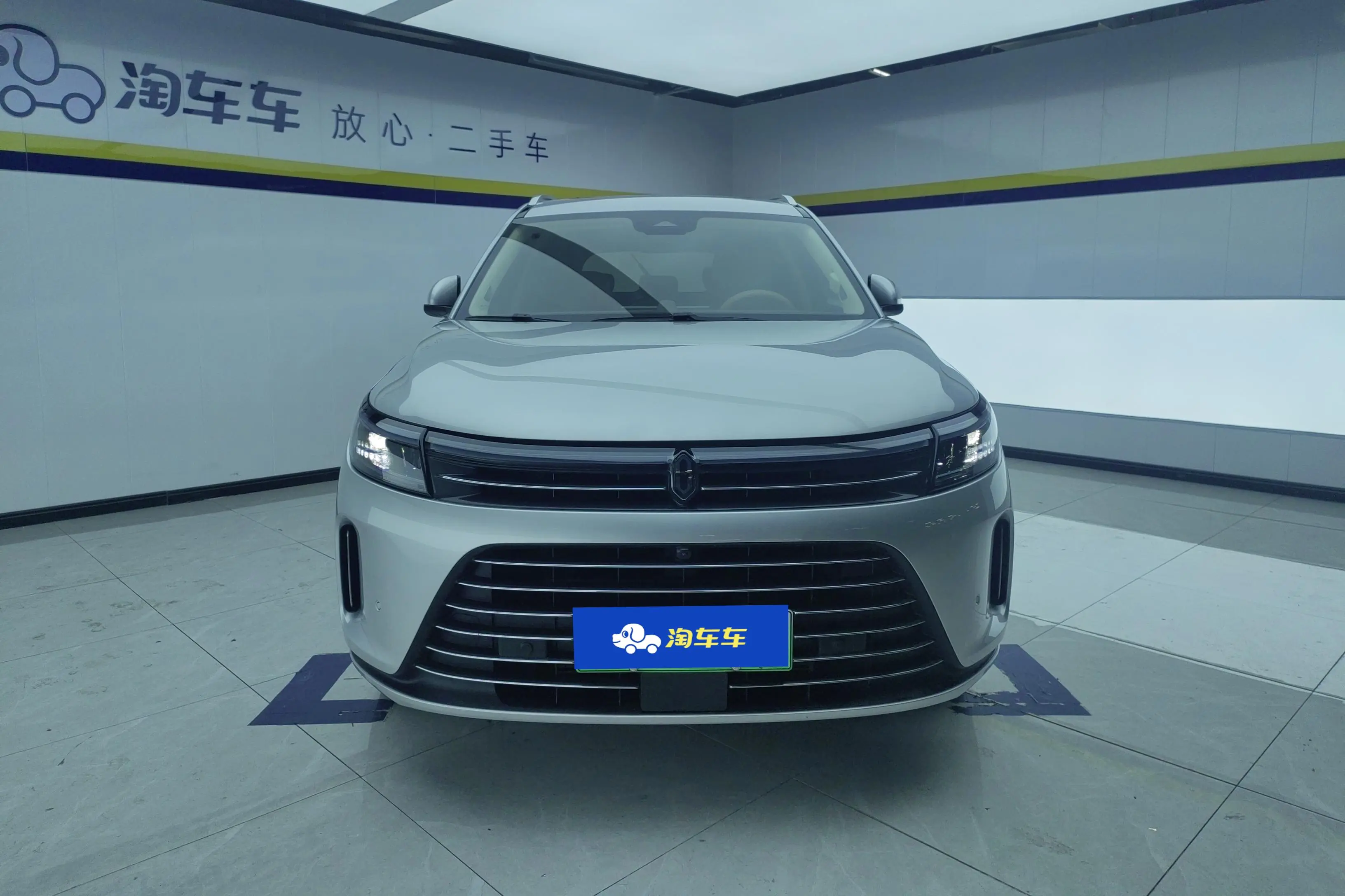 AITO M7 (Wenjie M7)  из Китая