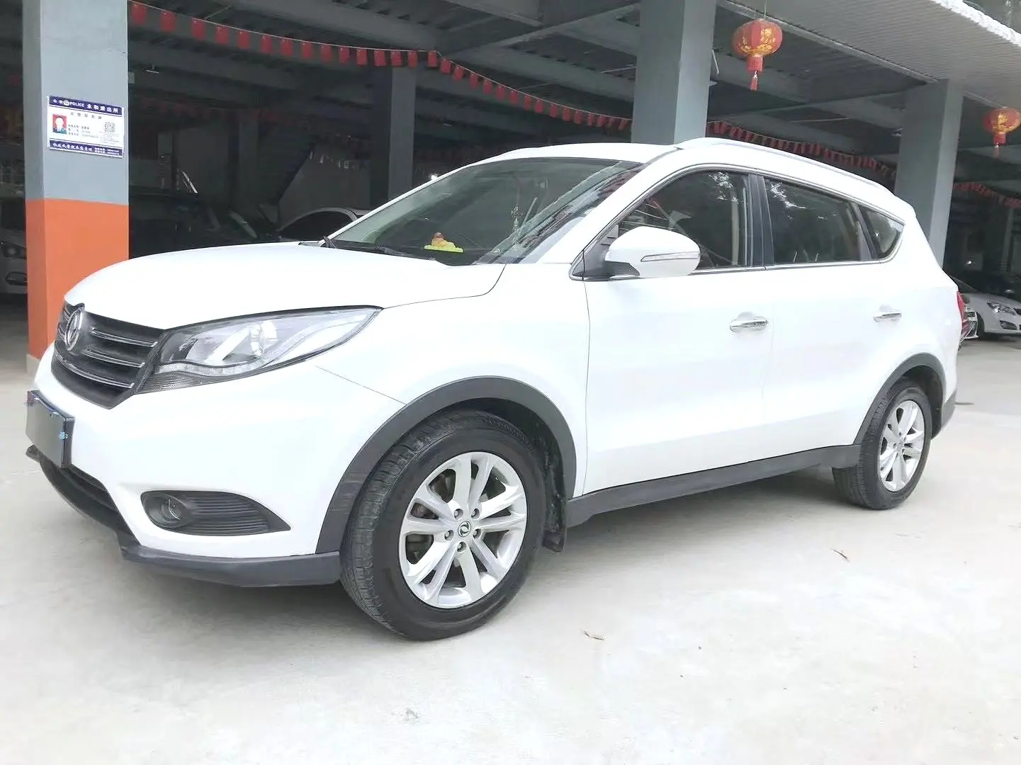 Dongfeng Fengon 580  из Китая