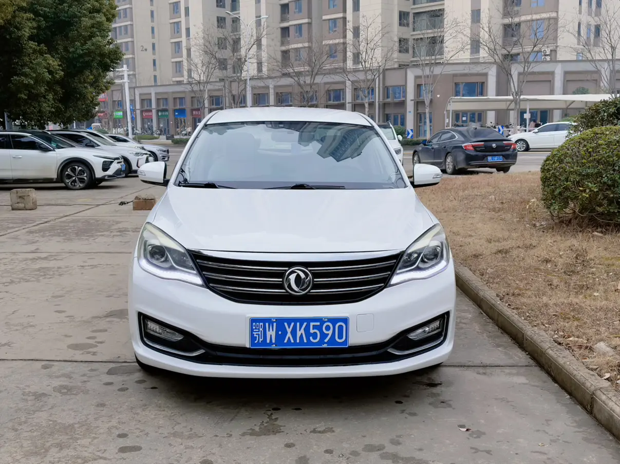 Dongfeng Fengshen A60  из Китая