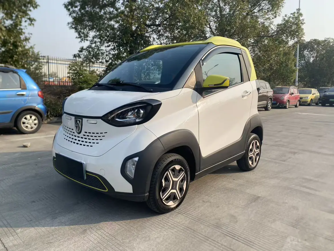 Baojun E100  из Китая