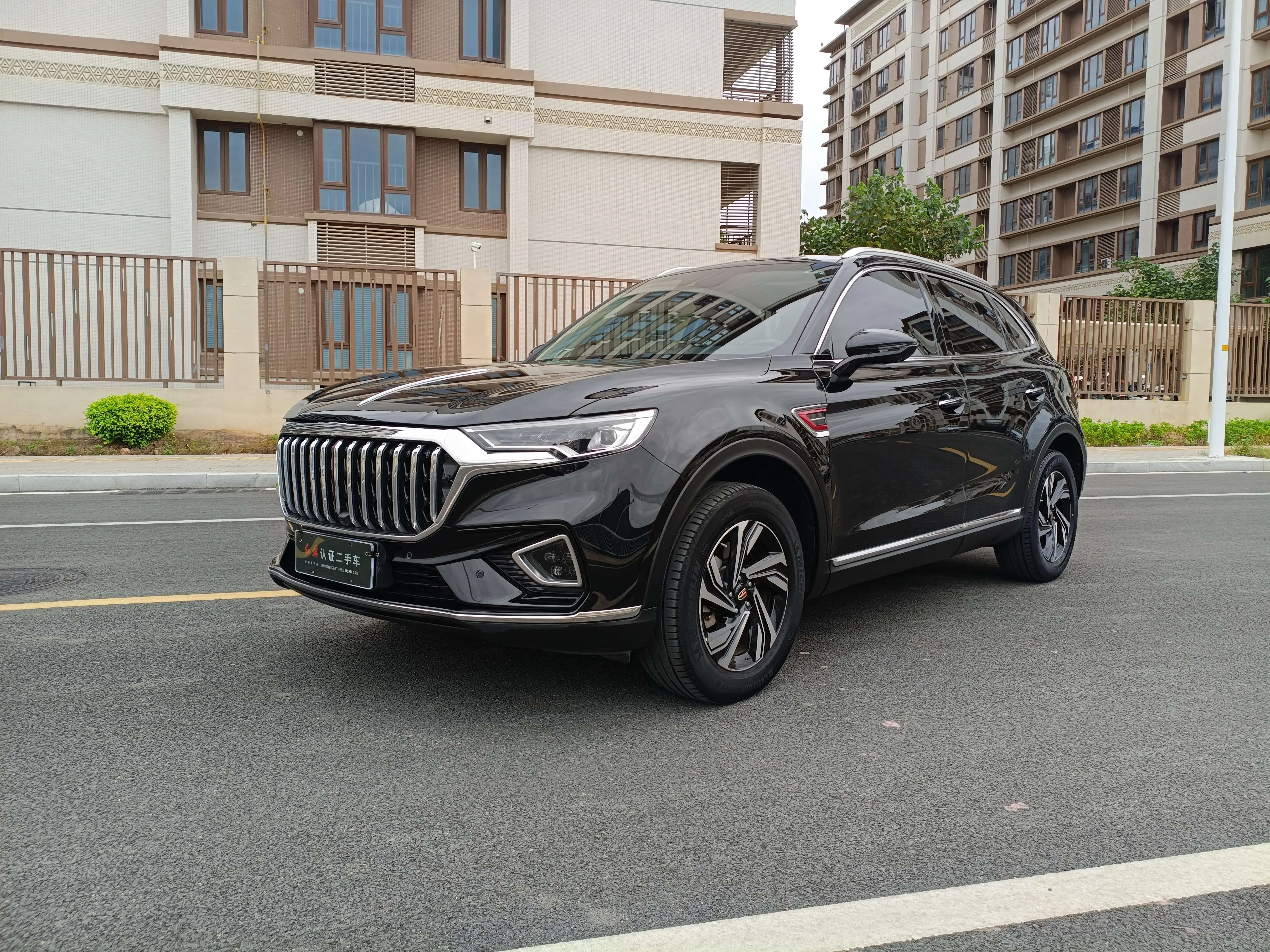 Hongqi HS5  из Китая