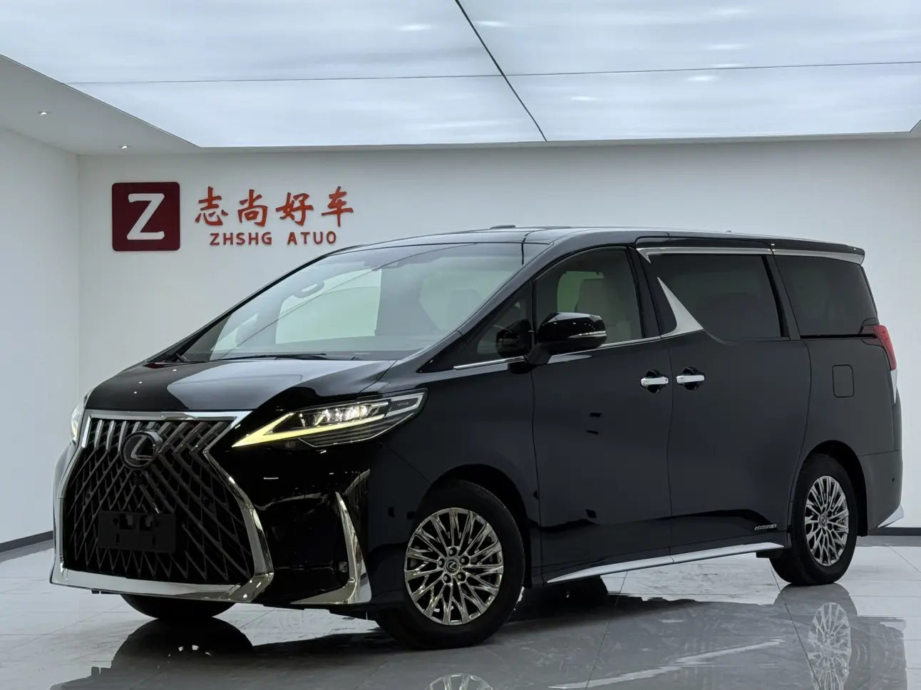 Lexus LM  из Китая