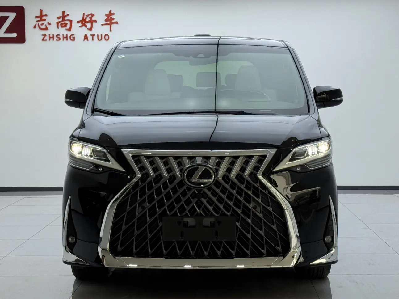 Lexus LM  из Китая