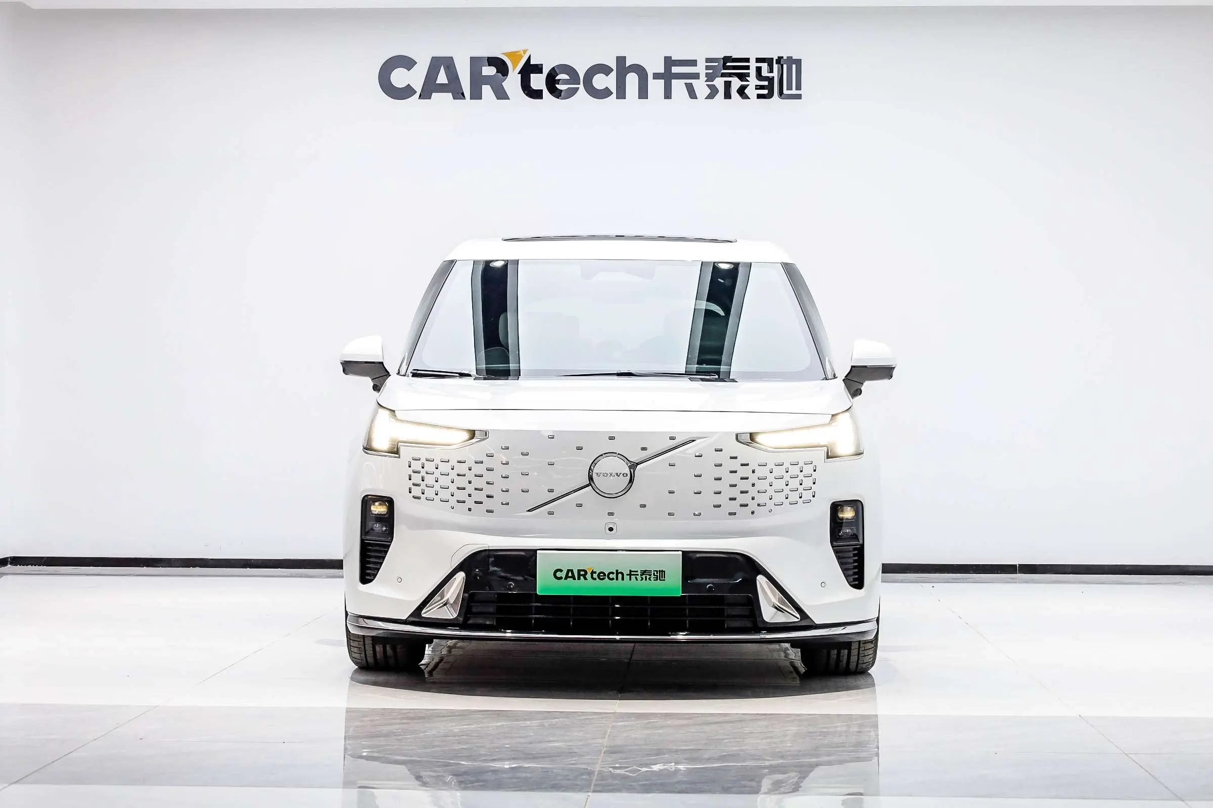 Volvo EM90  из Китая