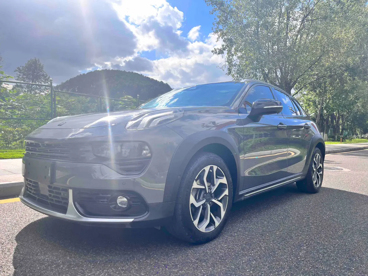 Lynk & Co 02  из Китая