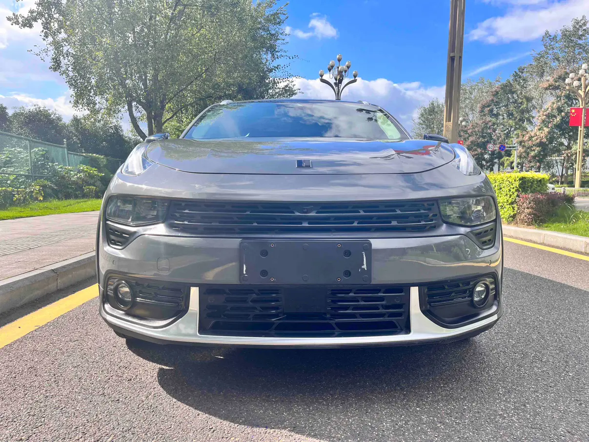 Lynk & Co 02  из Китая