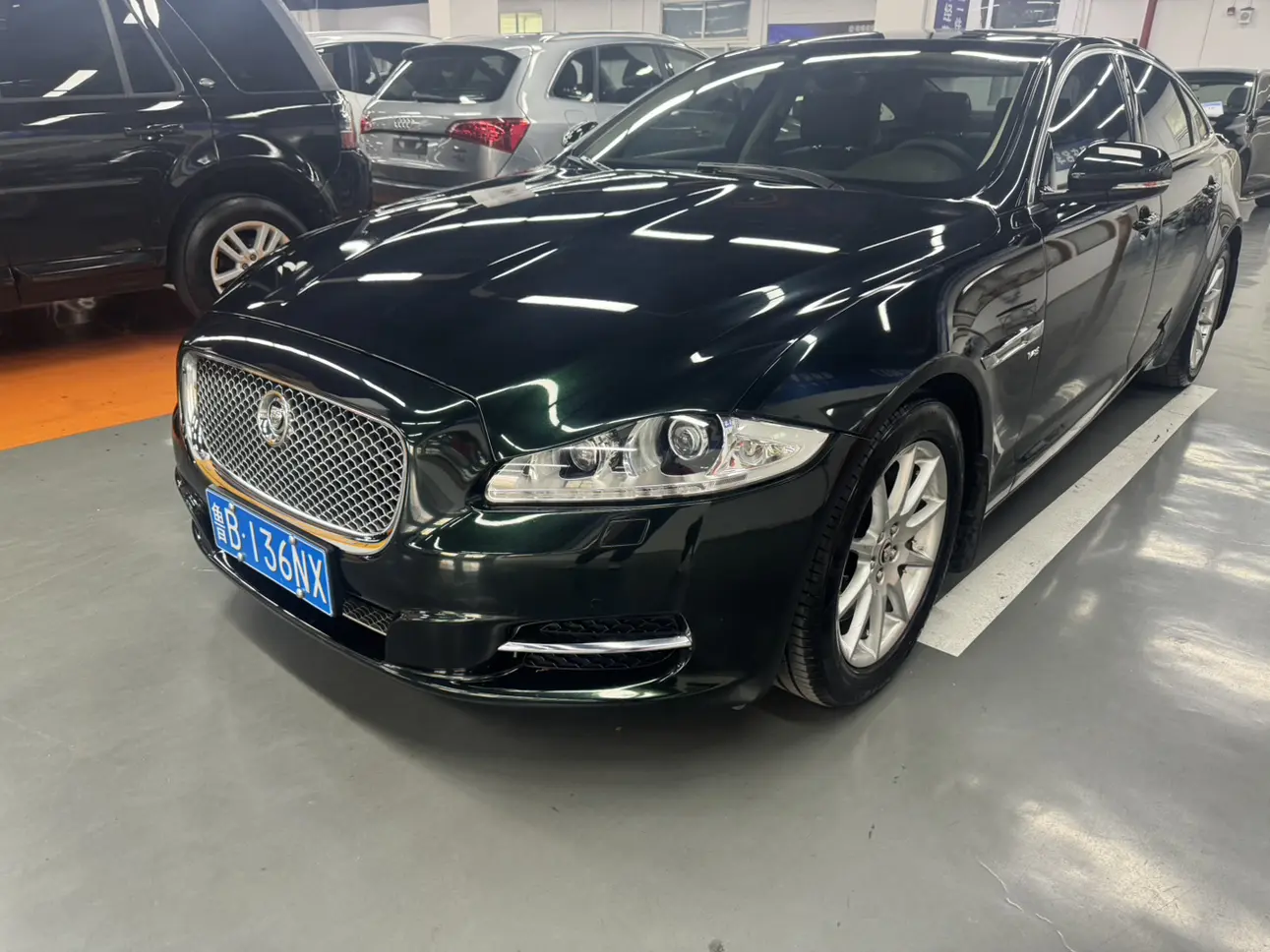 Jaguar XJ  из Китая