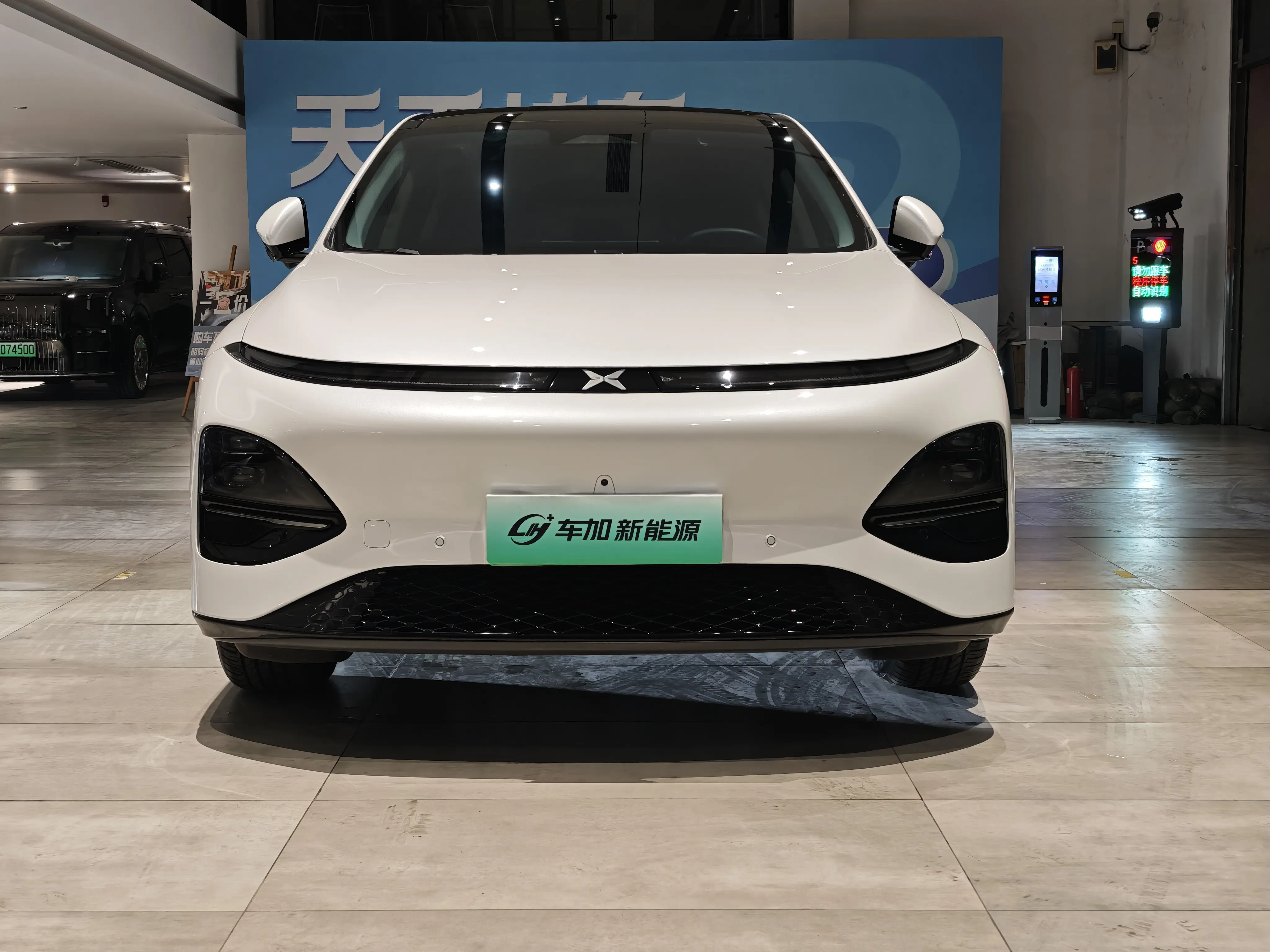 Xpeng G6  из Китая