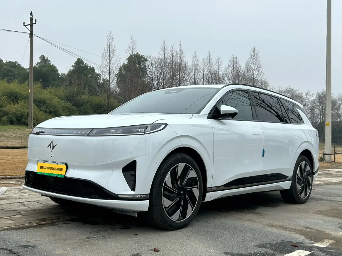 Dongfeng Eπ008  из Китая