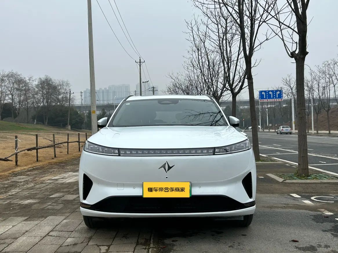 Dongfeng Eπ008  из Китая
