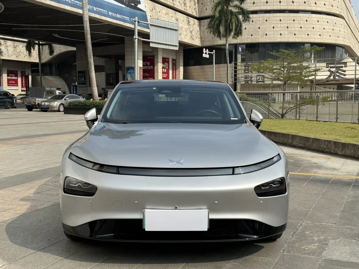 Xpeng P7  из Китая