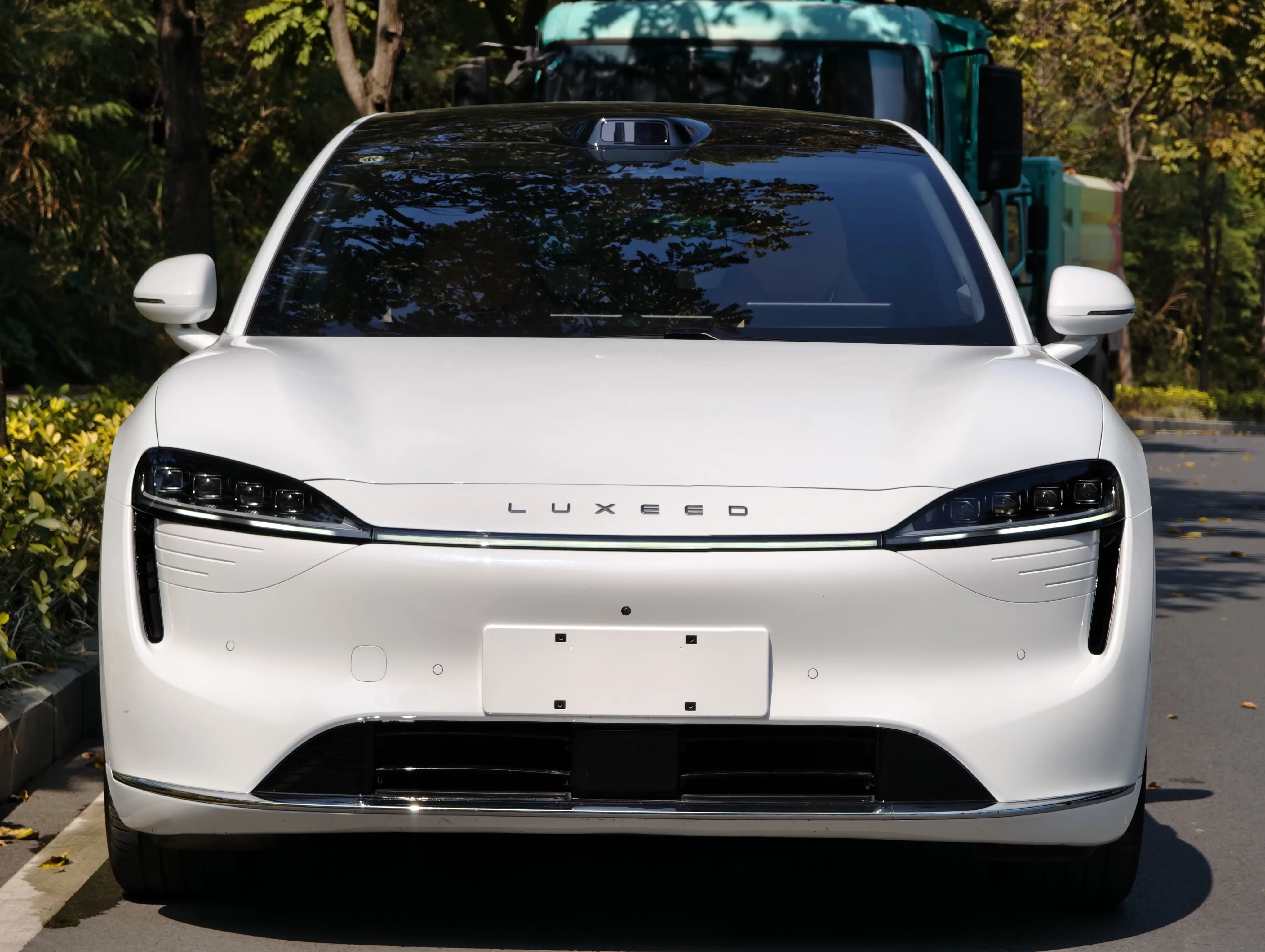 Luxeed Zhijie R7  из Китая