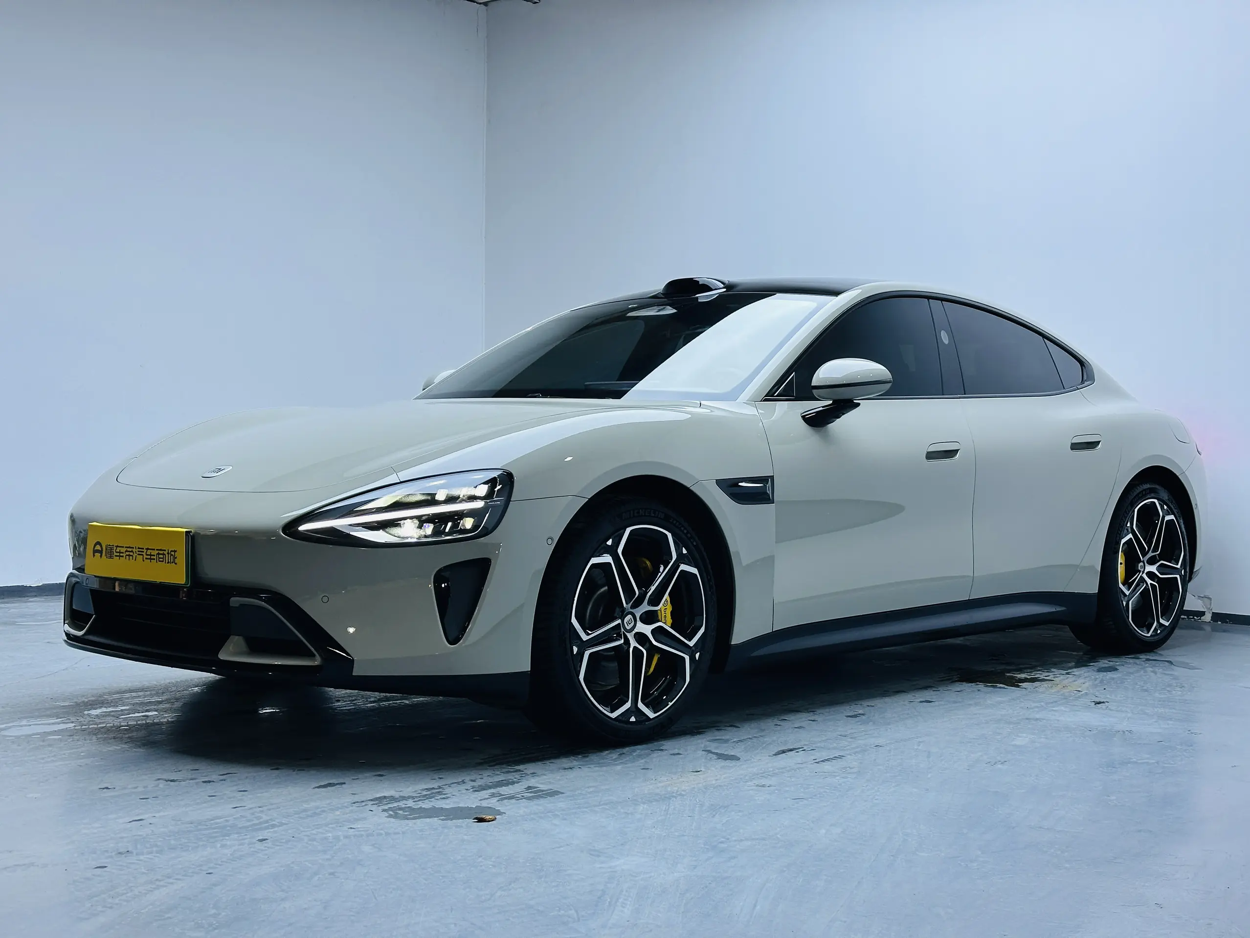 Xiaomi car Xiaomi SU7  из Китая