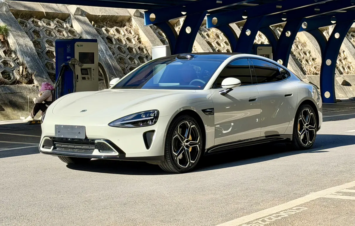 Xiaomi car Xiaomi SU7  из Китая