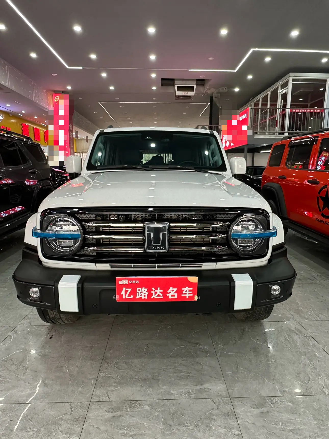 Tank 300  из Китая