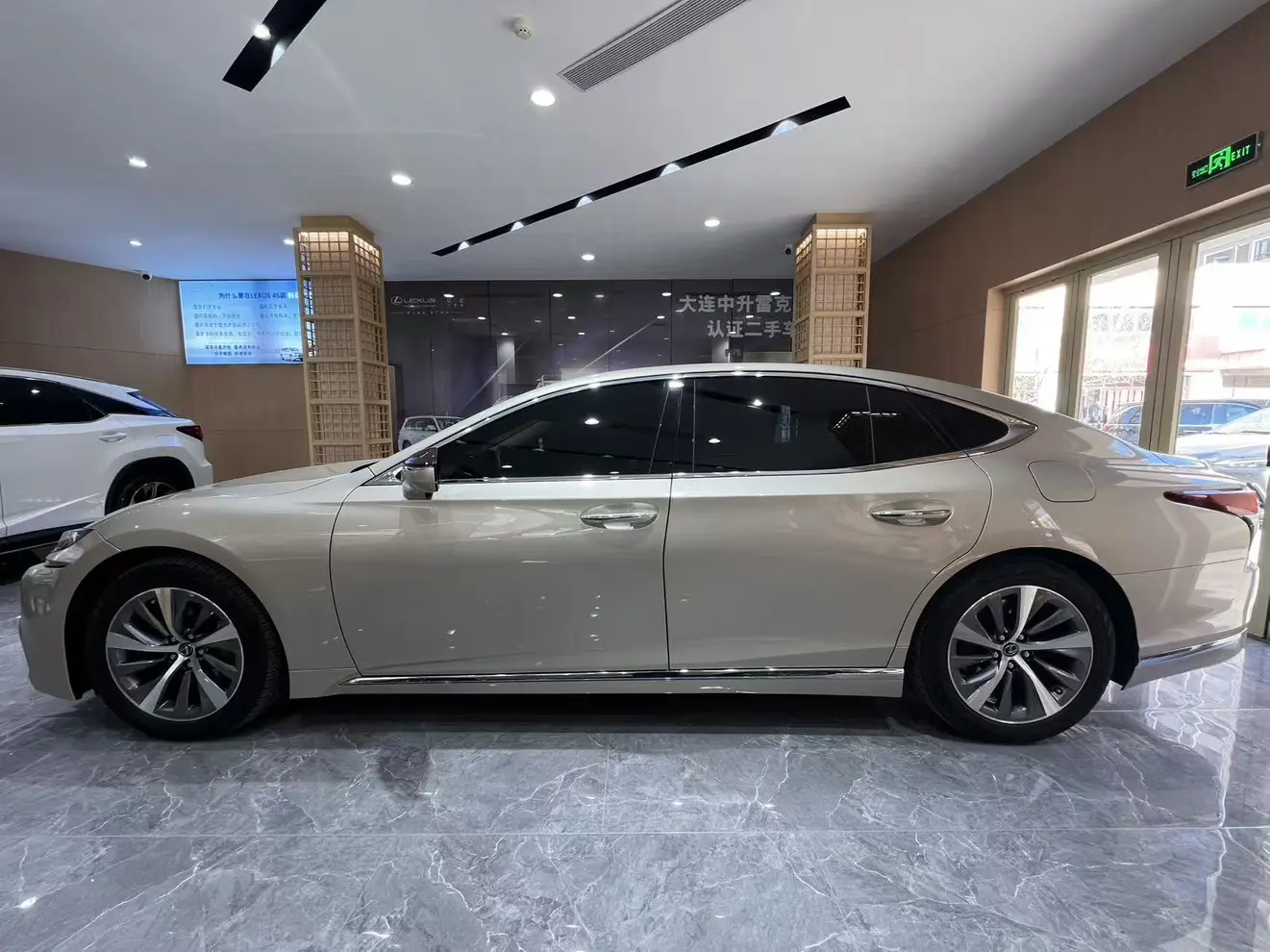 Lexus LS  из Китая