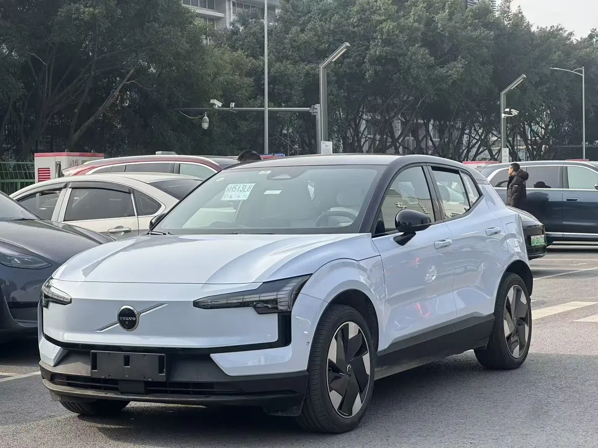 Volvo EX30  из Китая