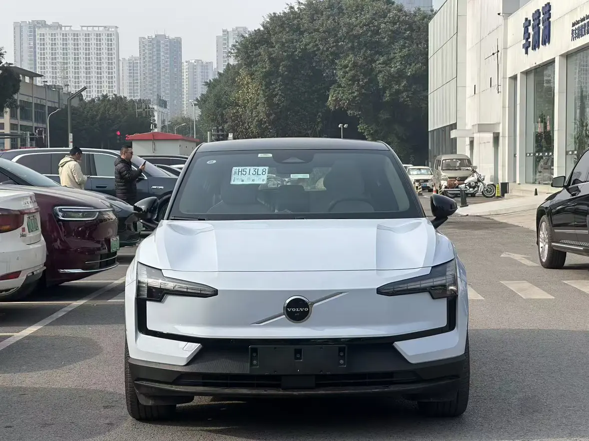 Volvo EX30  из Китая