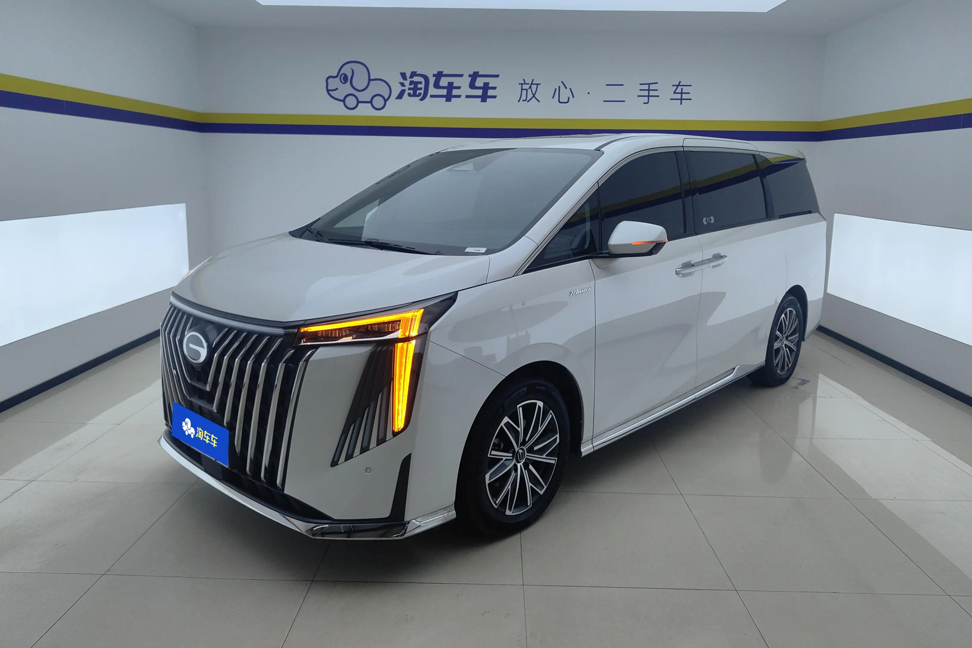 GAC Trumpchi M8  из Китая