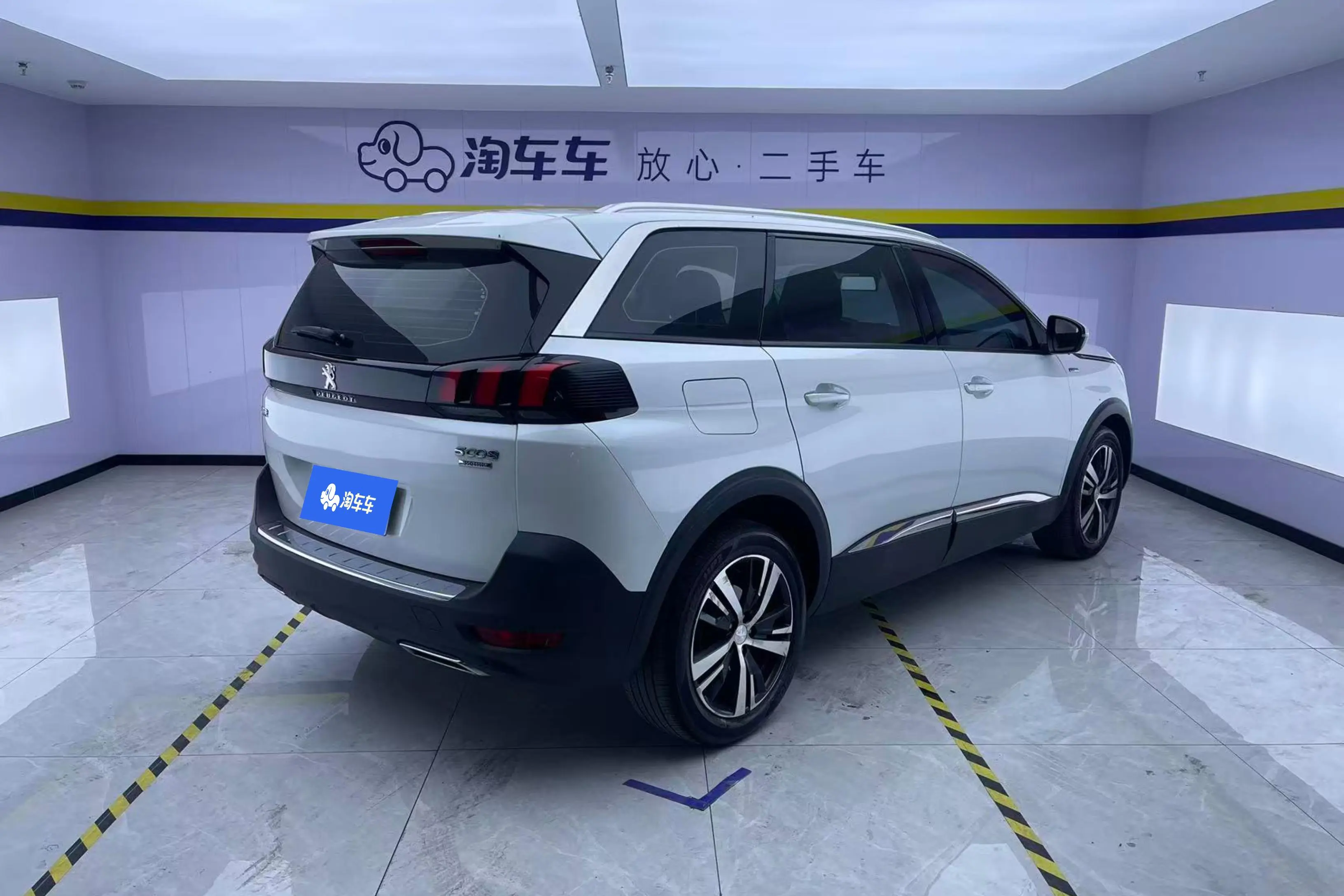 Peugeot 5008  из Китая