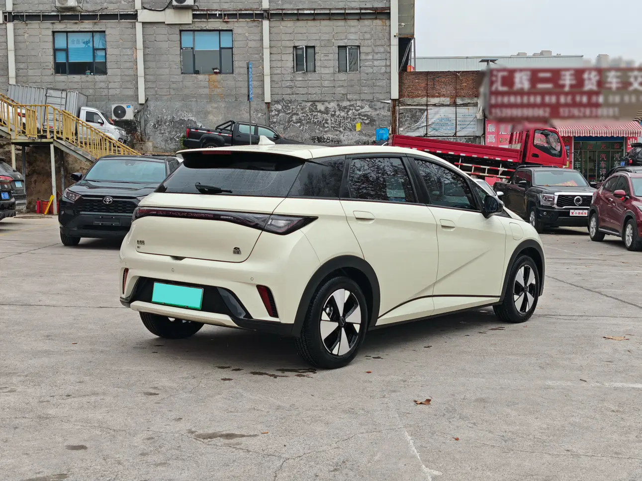 BYD Dolphin  из Китая